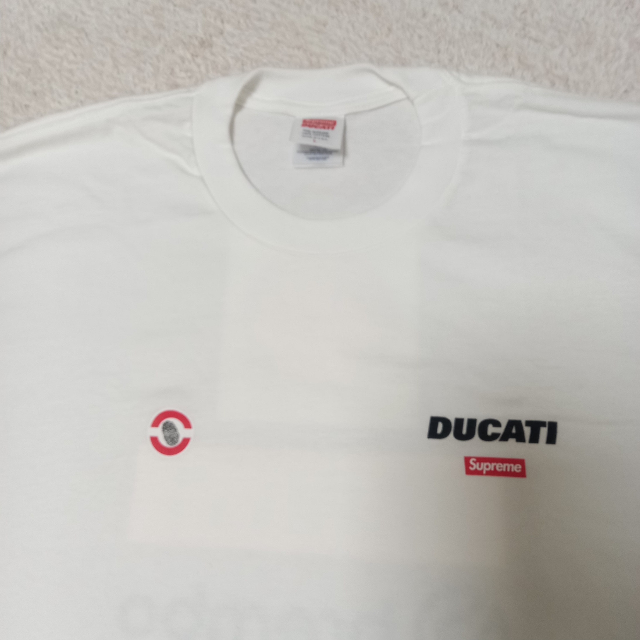 Supreme x Ducati Track Jacket Black - 24SS, Supreme x Ducati Logos T-Shirt Black - 24SS 착용 스타일 - 5