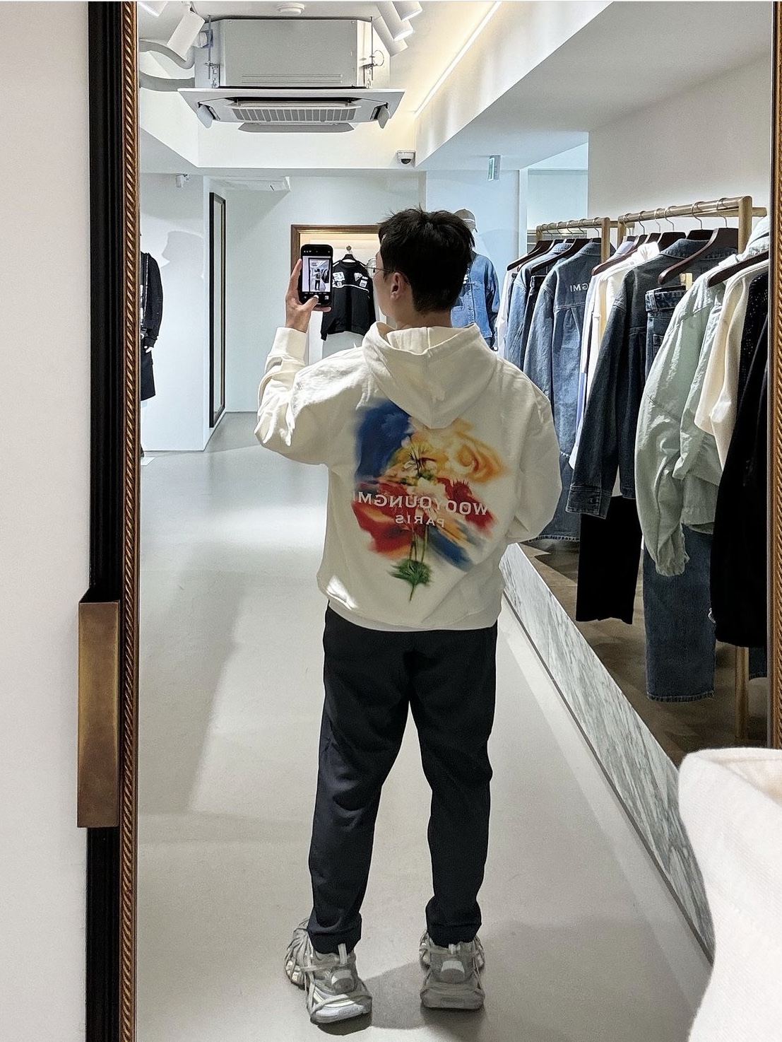 Balenciaga 3XL Extreme Lace Sneakers Egg Shell, Wooyoungmi Swaying Flower Back Logo T-Shirt White - 24FW 착용 스타일 - 4