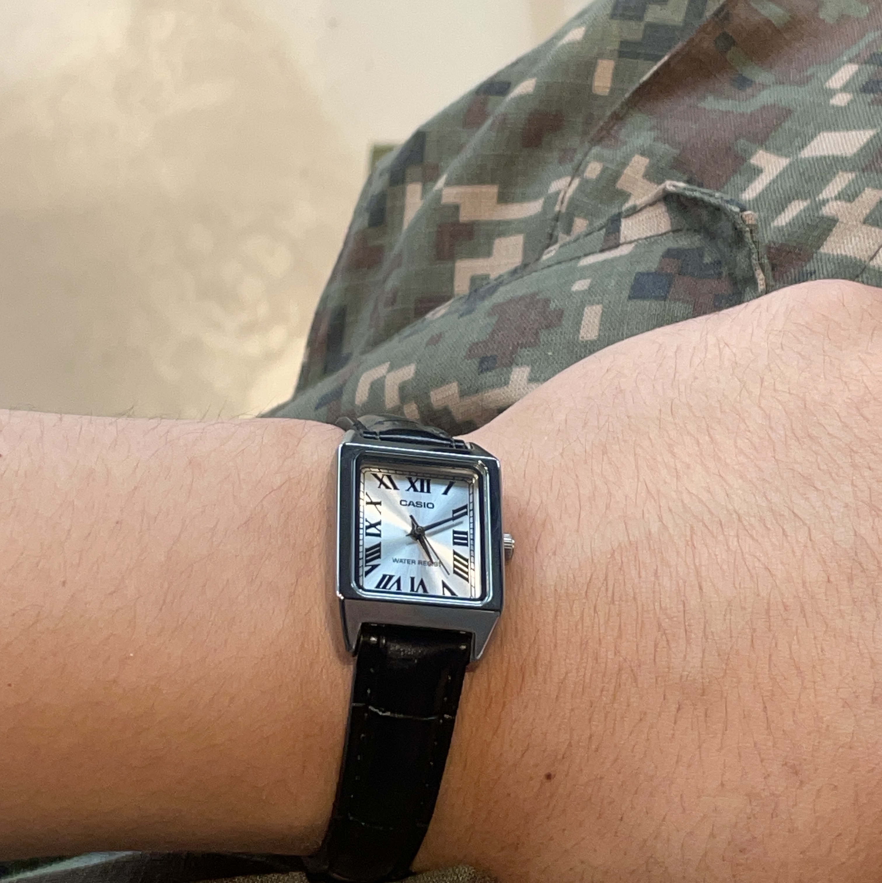 Casio LTP-V007L-7B1 착용 스타일
