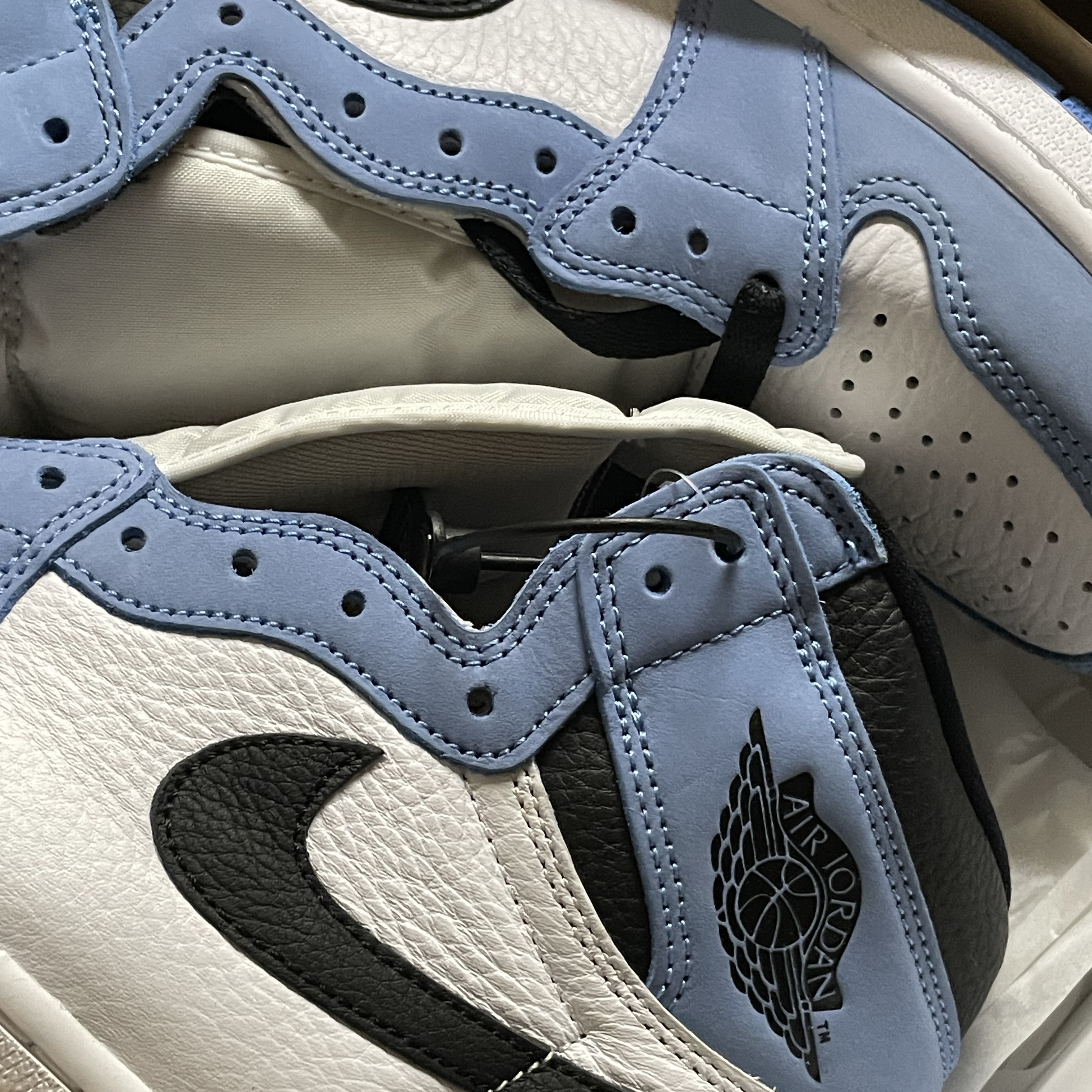 Jordan 1 Retro High OG University Blue 착용 스타일 - 2