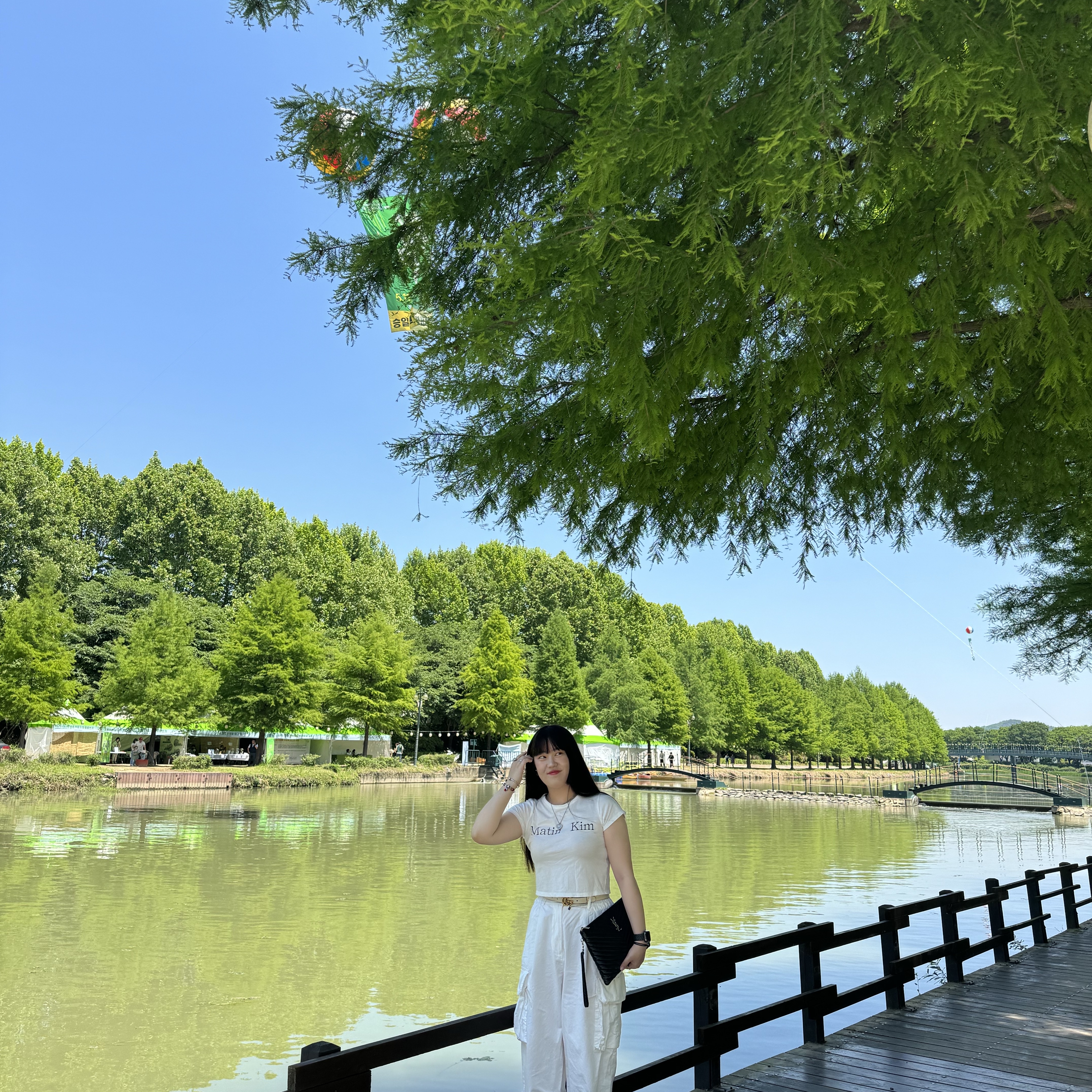 (W) Matin Kim Logo Silket Crop Top White, (W) Gucci GG Marmont Thin Belt Light Grey Suede 착용 스타일