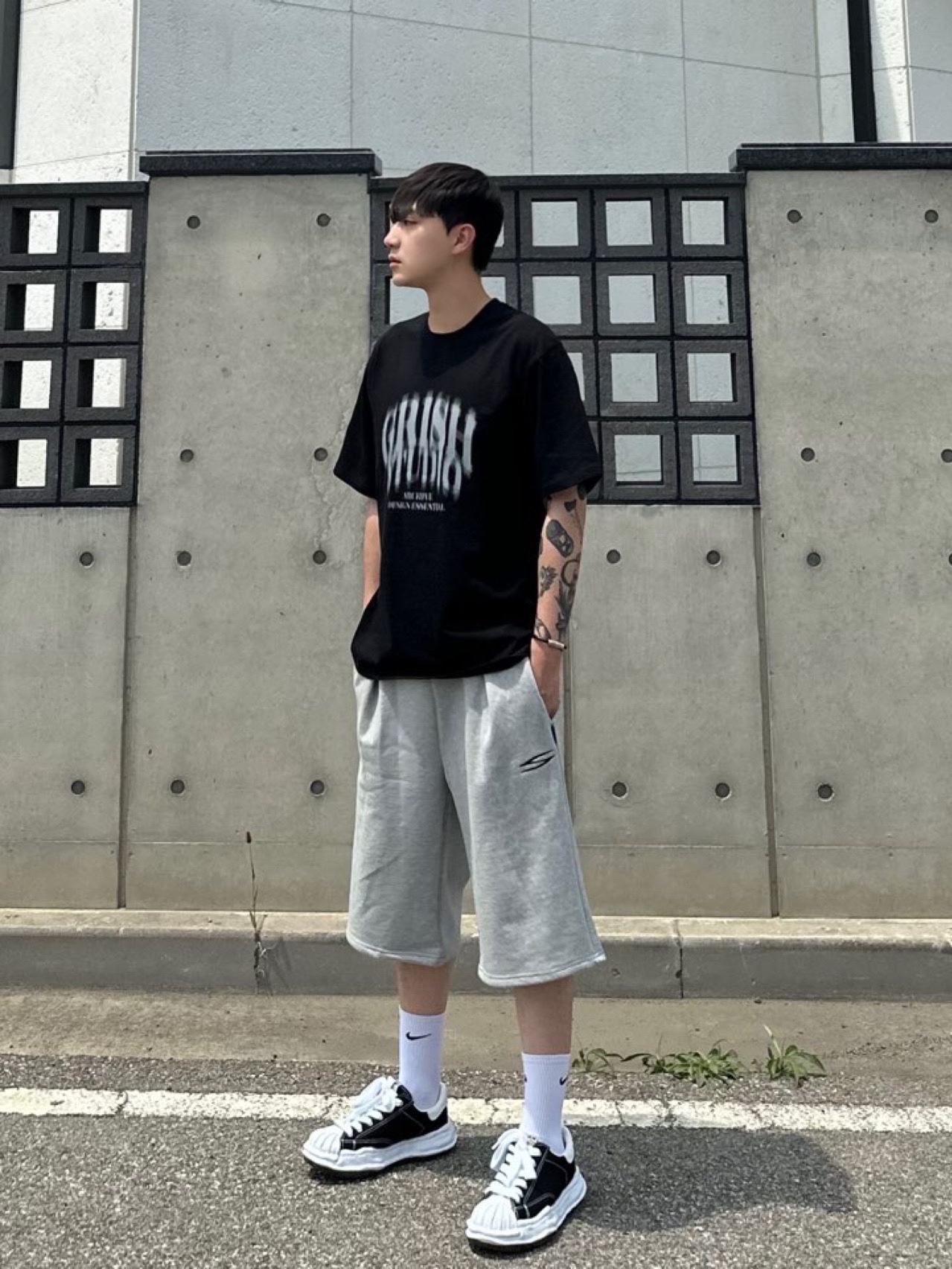 Maison Mihara Yasuhiro Peterson OG Sole Canvas Low Sneakers Black 착용 스타일 - 1