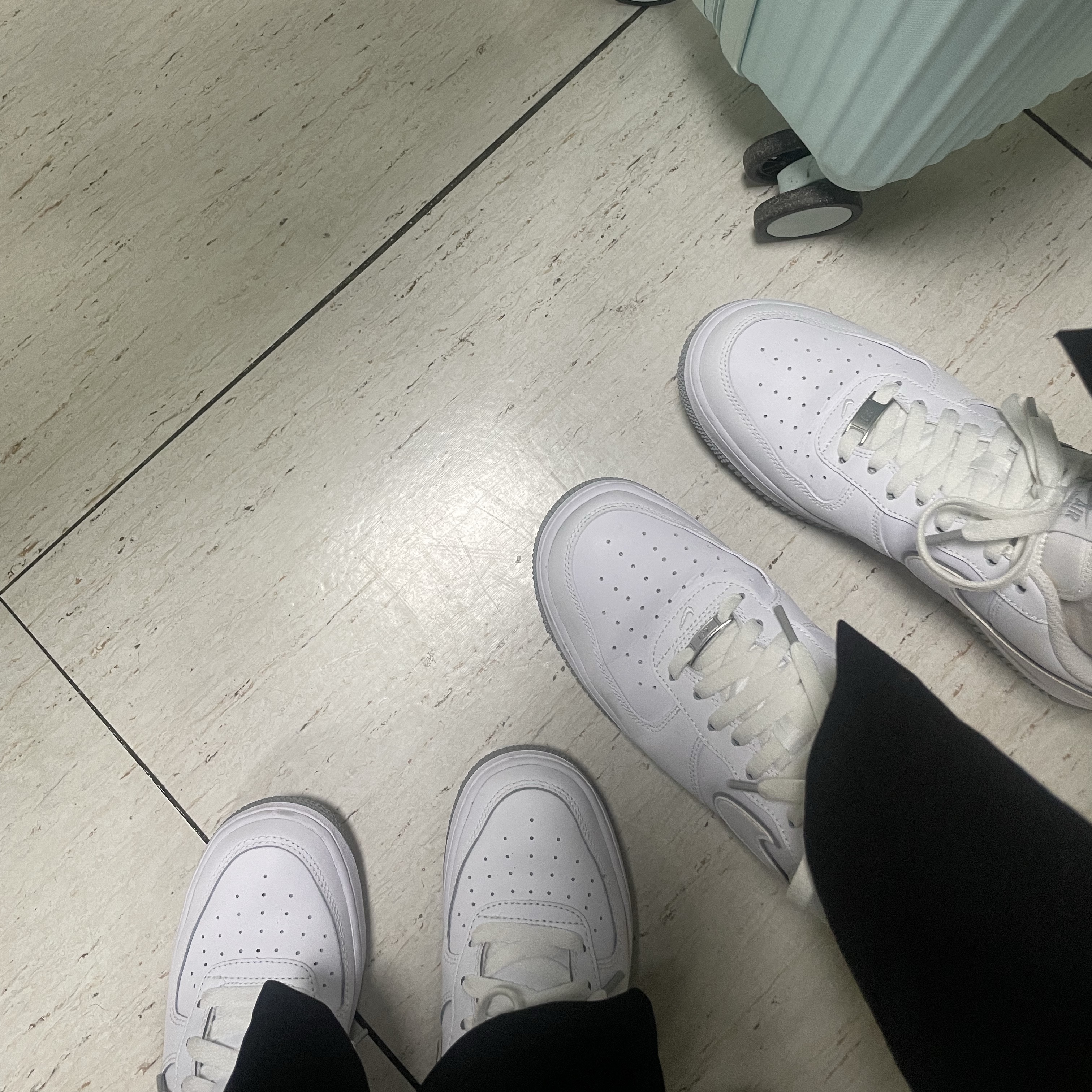 (GS) Nike Air Force 1 White Wolf Grey 착용 스타일