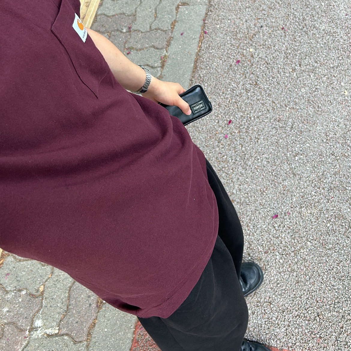 Carhartt Loose Fit Heavyweight Regular Short Sleeve Pocket T-Shirt Port 착용 스타일