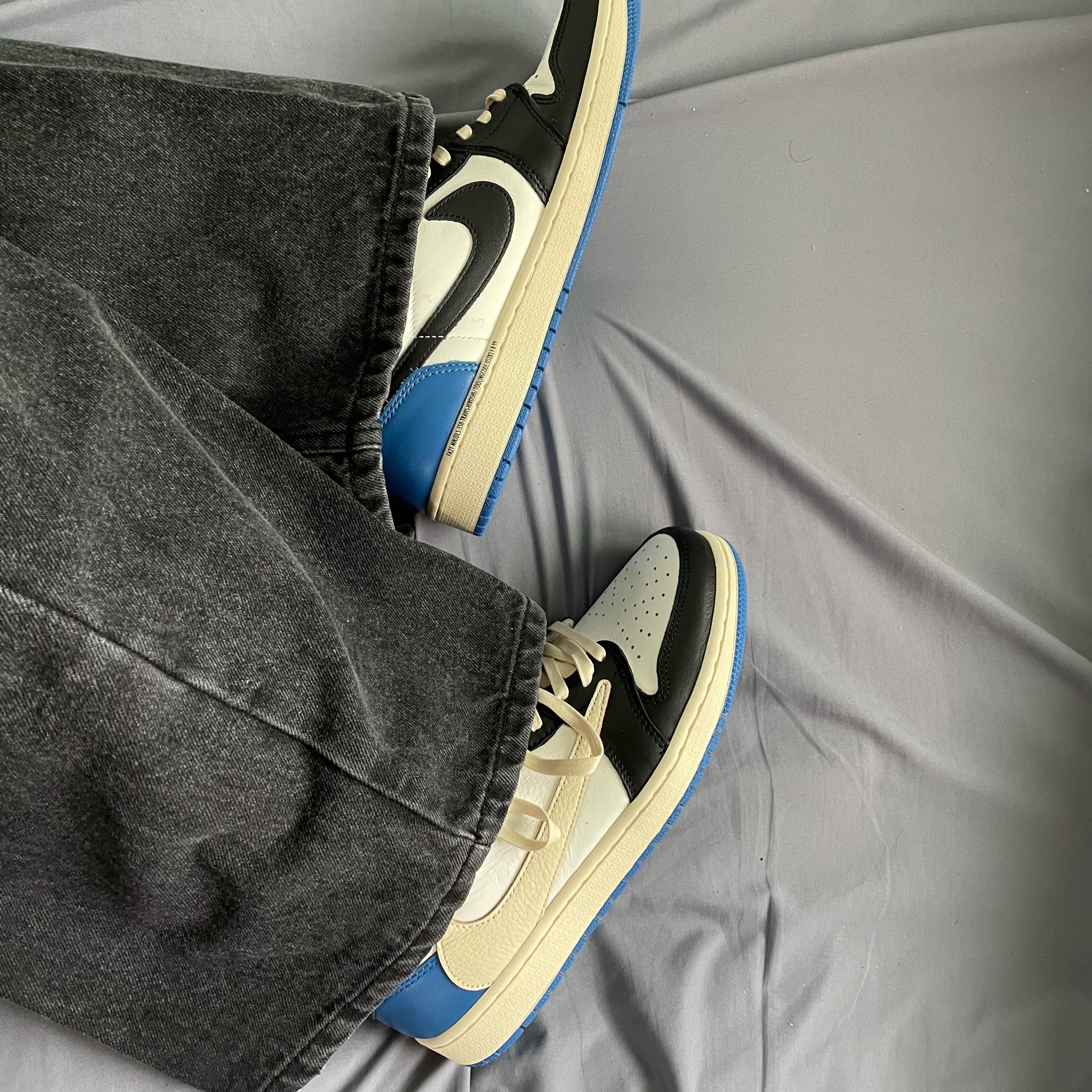Jordan 1 x Travis Scott x Fragment Retro Low OG SP Military Blue 착용 스타일