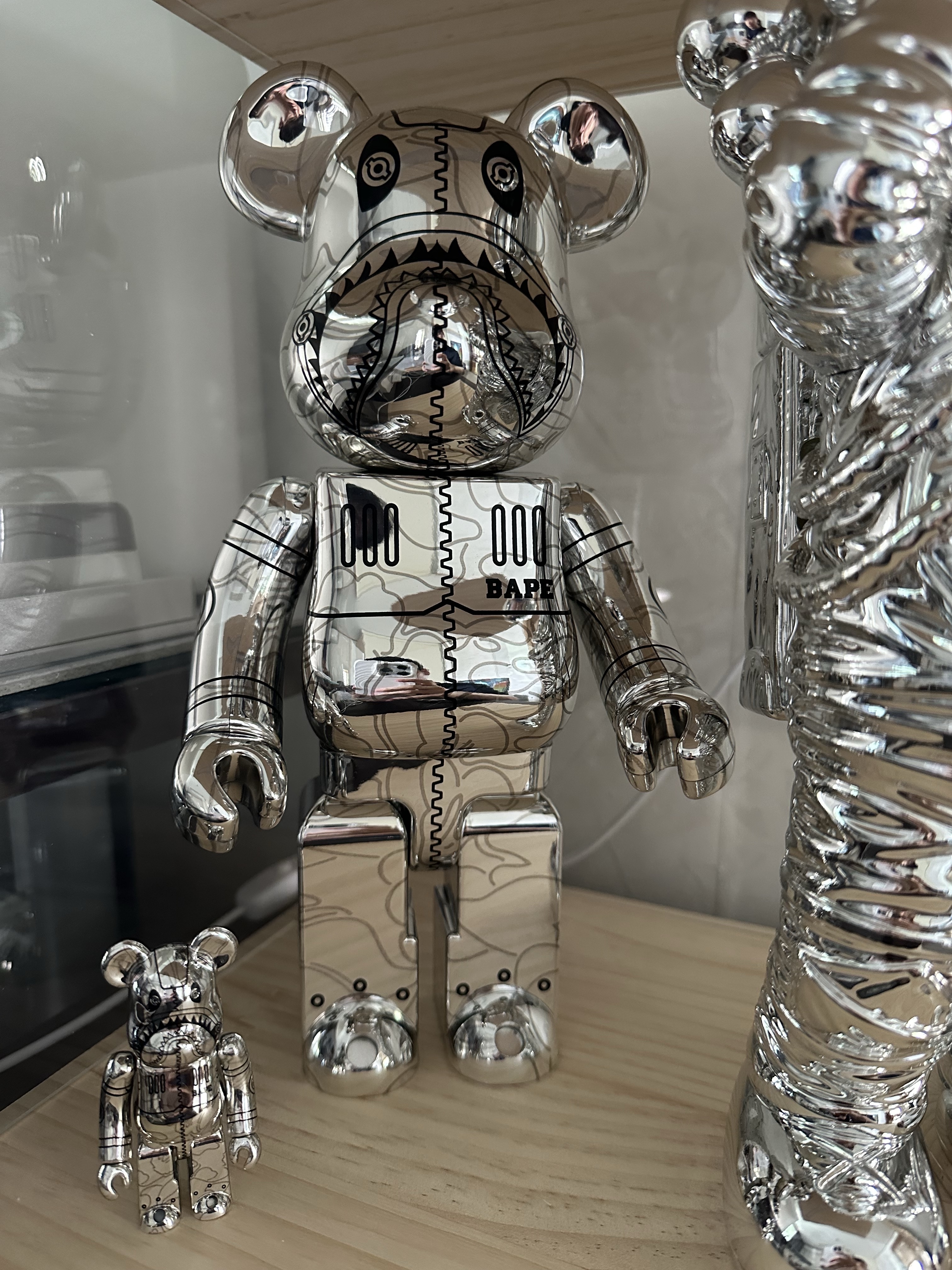 Bearbrick x BAPE x Hajime Sorayama Camo Shark 100% & 400% Set Silver 착용 스타일