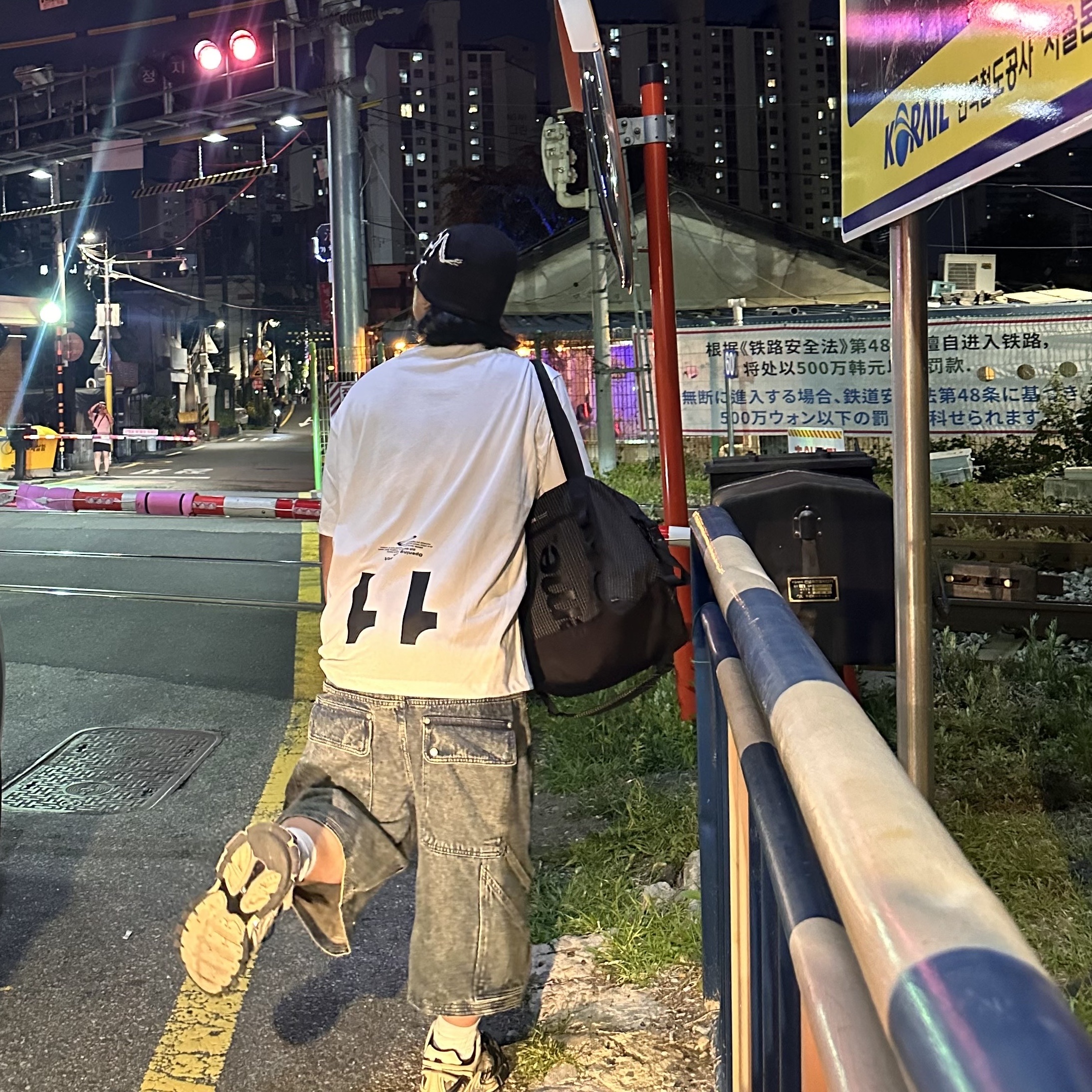 Opening Project Team Play T-Shirts White, Supreme Tote Bag Black - 24SS 착용 스타일