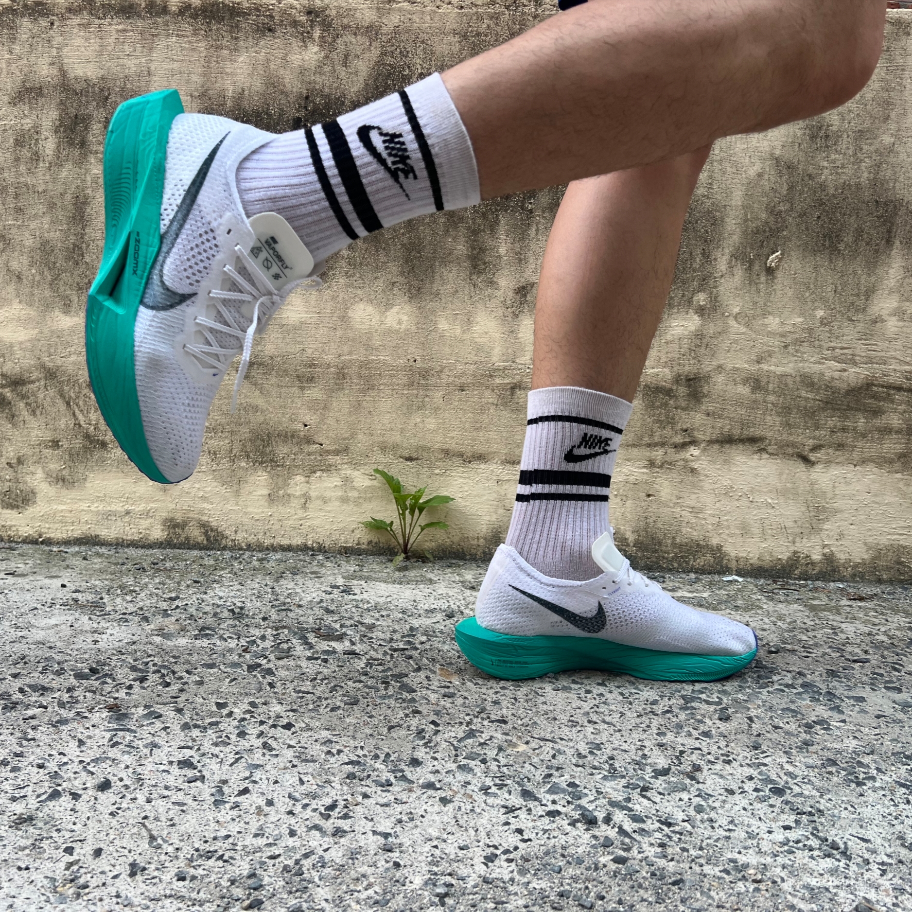 Nike ZoomX Vaporfly Next% 3 White Deep Jungle 착용 스타일