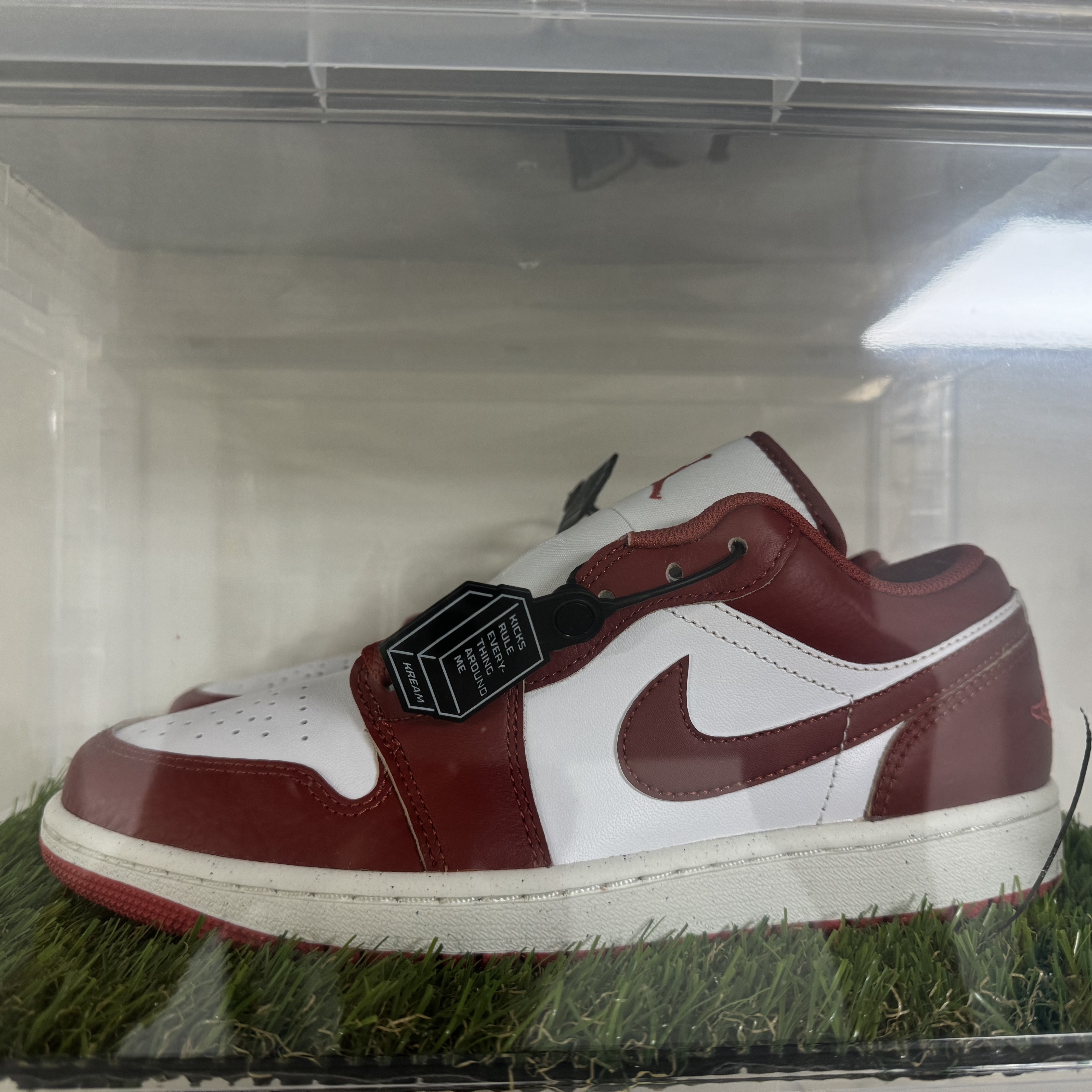 Jordan 1 Low SE Dune Red White 착용 스타일