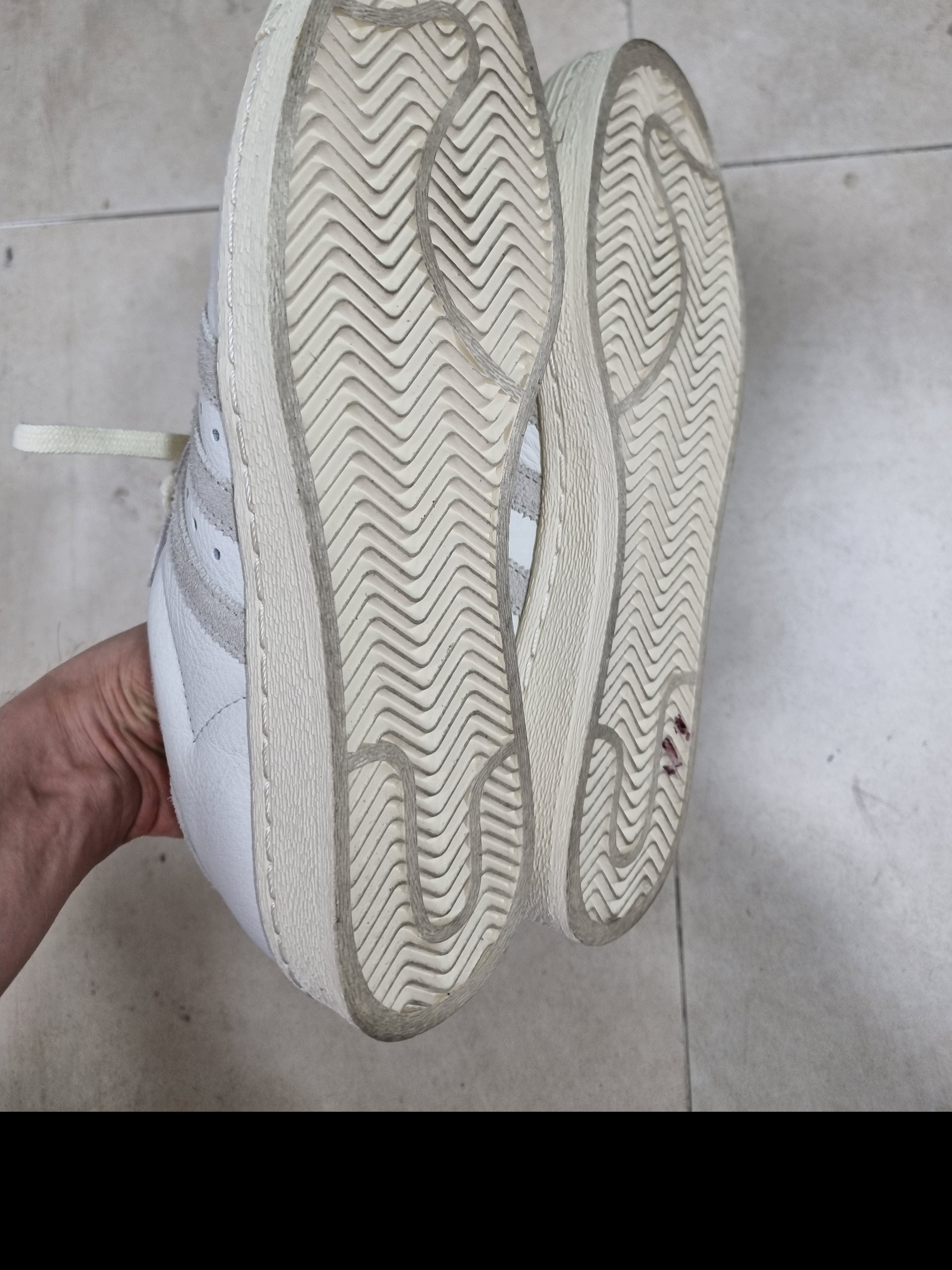 Adidas Superstar 82 White Aluminum 착용 스타일 - 7