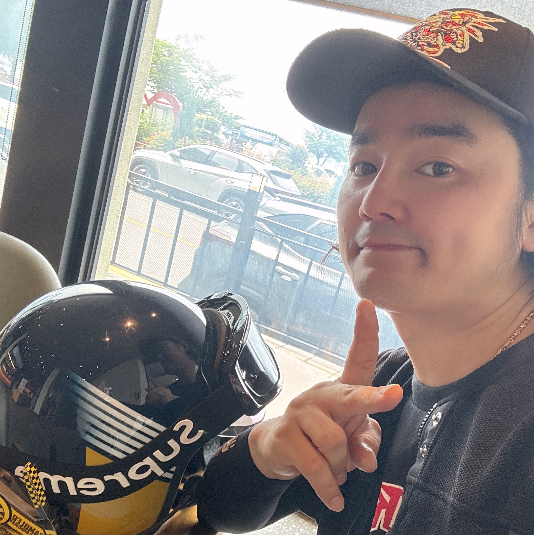 Supreme x Ducati 6-Panel Black - 24SS, Supreme x Ducati Bike T-Shirt Black - 24SS 착용 스타일 - 3