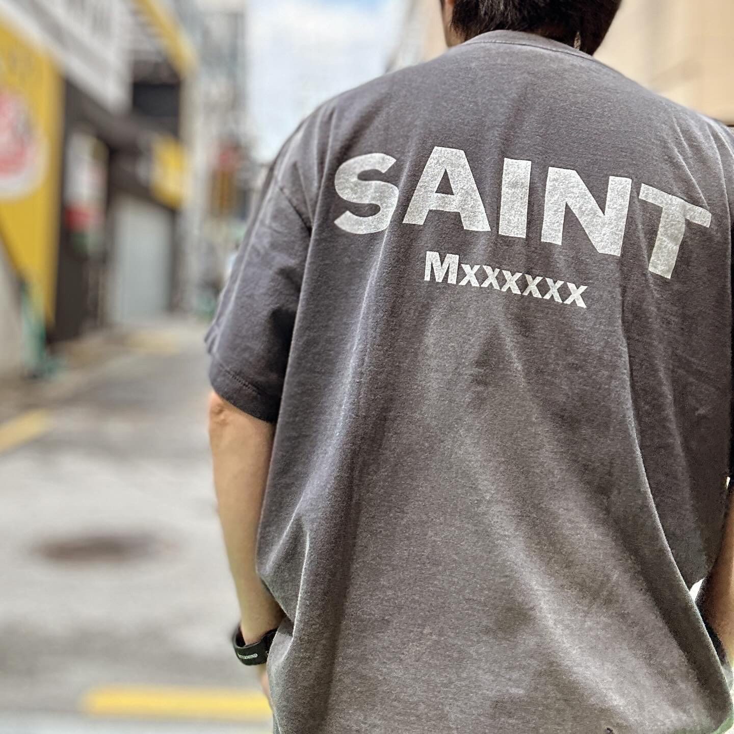 Saint Mxxxxxx x Evangelion Neon S/S T-Shirt Black, Saint Mxxxxxx Painter Denim Pants Blue - 24SS 착용 스타일 - 3
