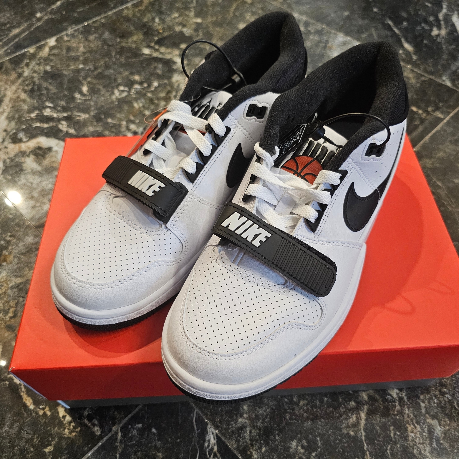 Nike x Billie Eilish Air Alpha Force 88 Black and White 착용 스타일 - 1