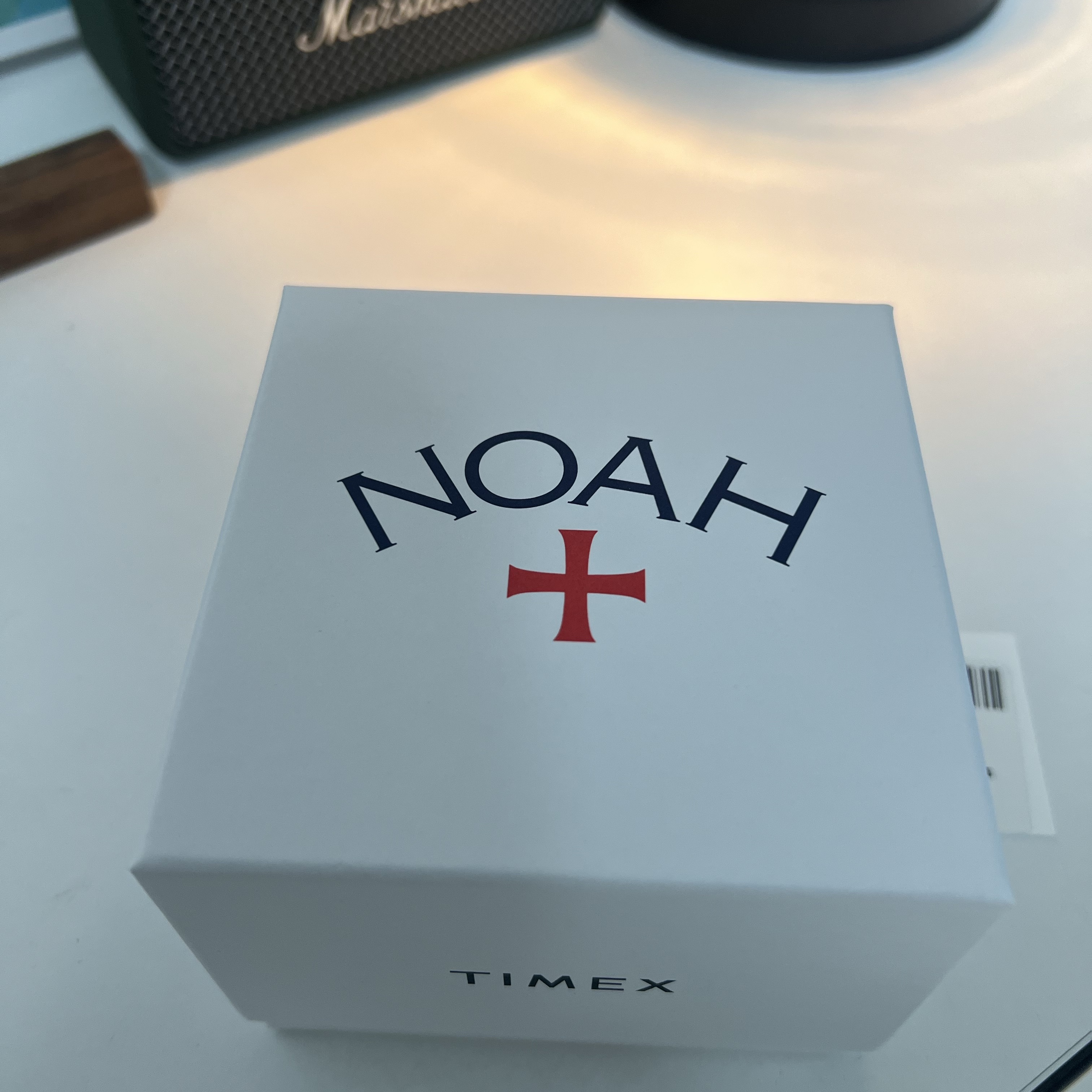 Timex x Noah Sun and Moon Watch Black Gold 착용 스타일 - 4