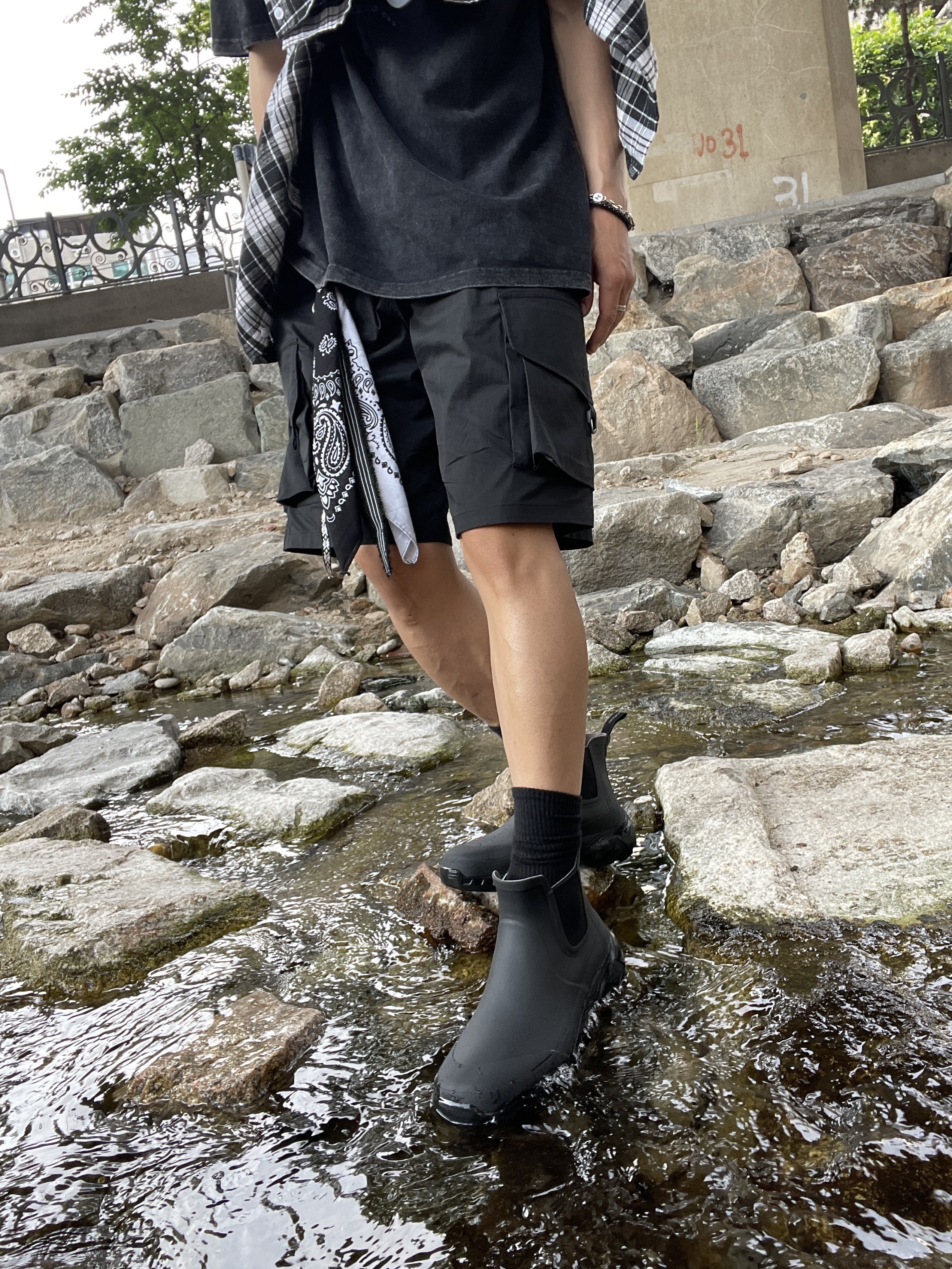 Rockfishweatherwear x Goyowear Trail Rainboots Ash Brown, Gentle Monster x Maison Margiela MM007 Black Black 착용 스타일 - 5