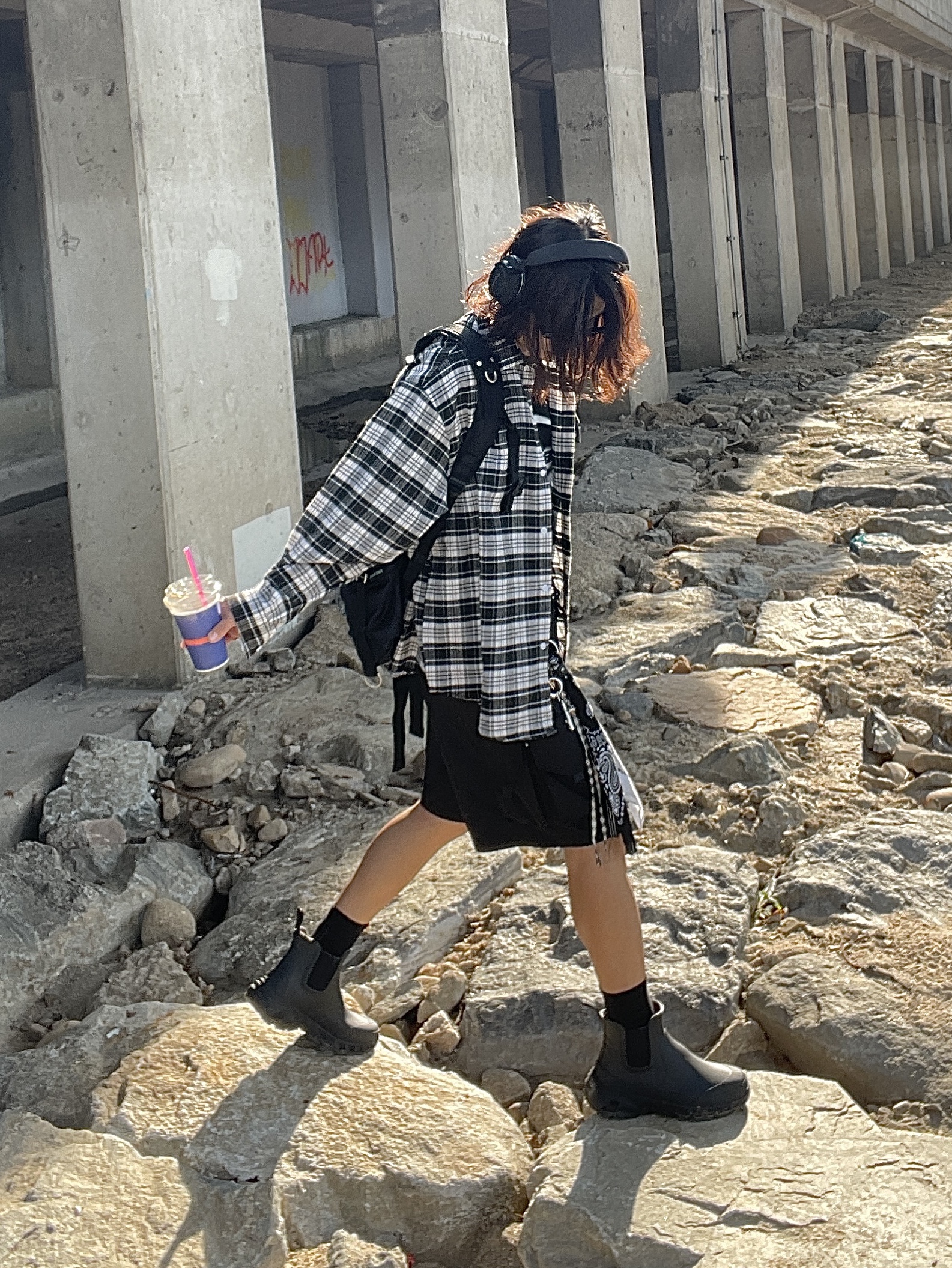 Rockfishweatherwear x Goyowear Trail Rainboots Ash Brown, Gentle Monster x Maison Margiela MM007 Black Black 착용 스타일 - 1