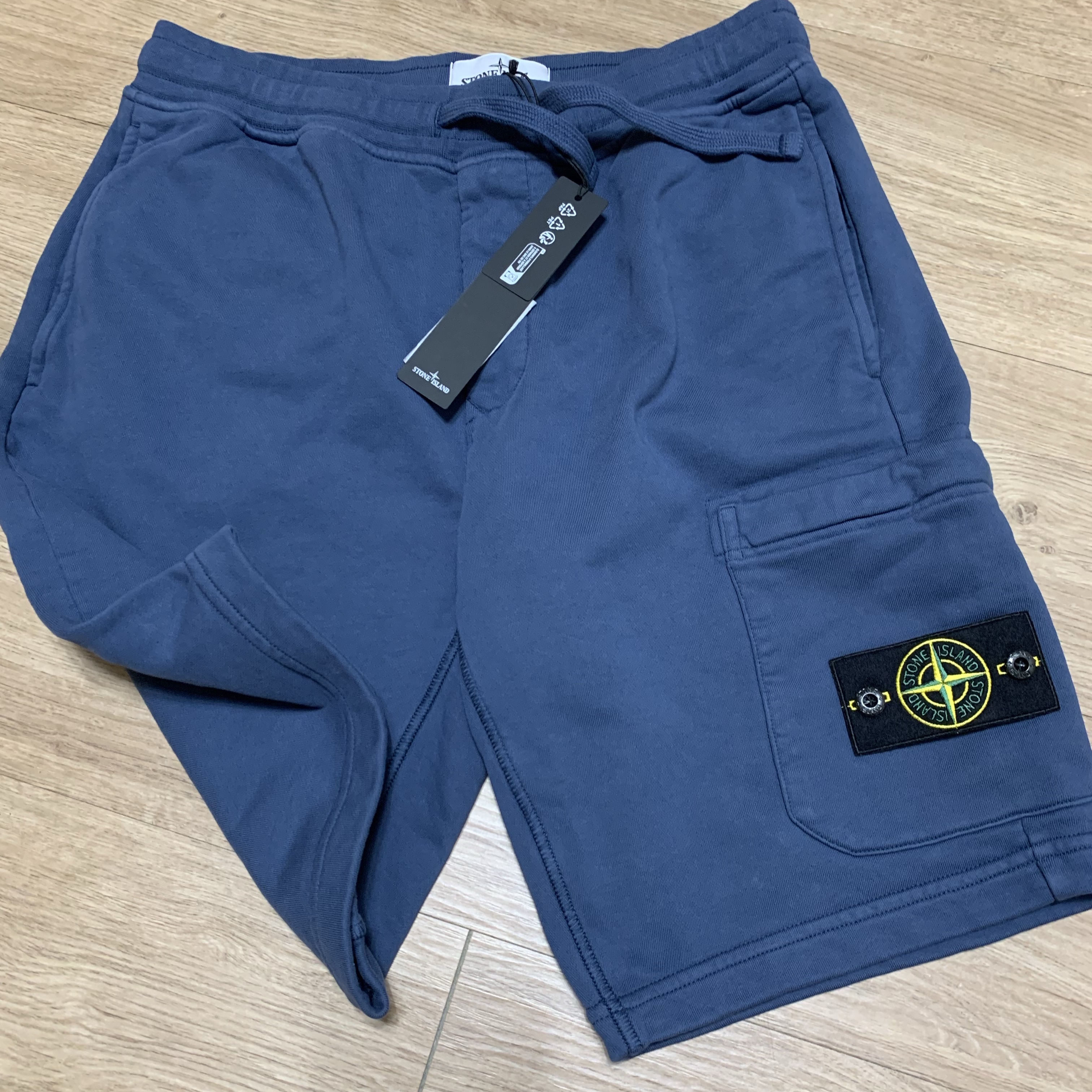 Stone Island 64651 Fleece Bermuda Shorts Avio Blue - 22SS 착용 스타일