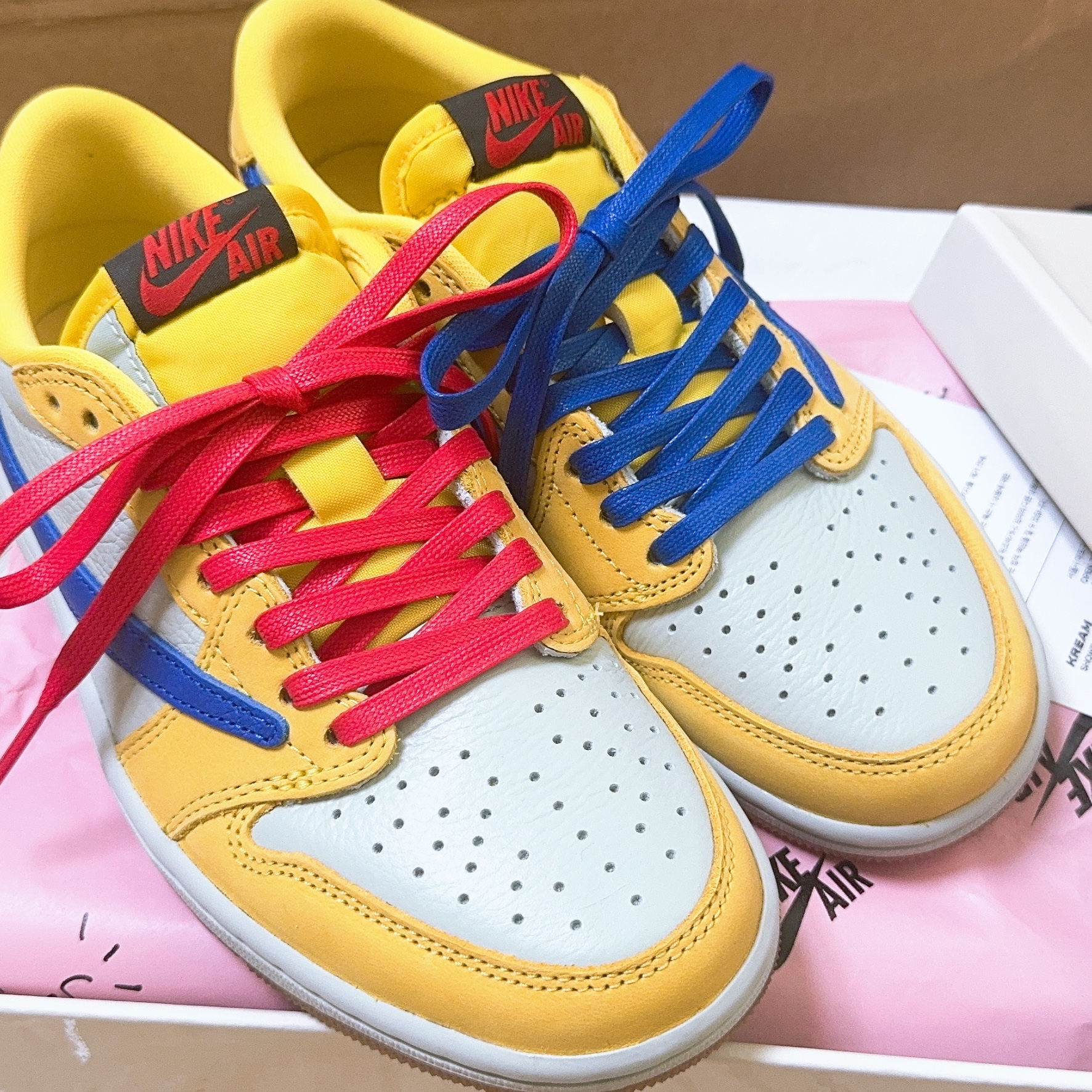 (W) Jordan 1 x Travis Scott Retro Low OG SP Canary 착용 스타일 - 4