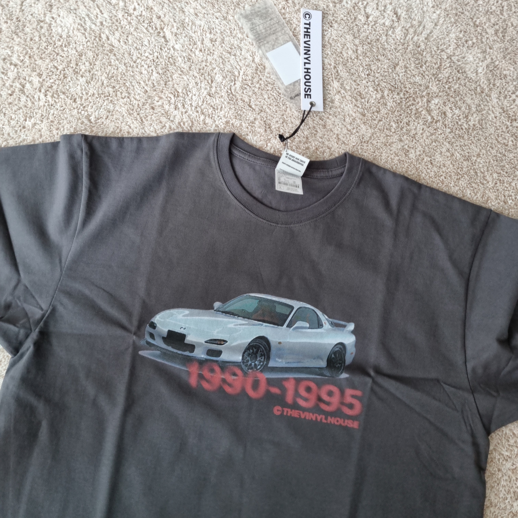 Thevinylhouse Old Car T-Shirt Charcoal 착용 스타일 - 4