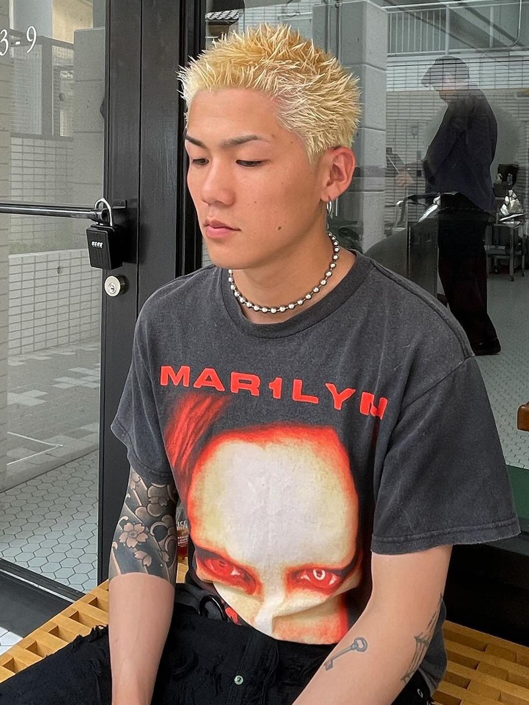 Rafu Band T-Shirt Black, Stone Island 2NS82 Band Multi Logo T-Shirt Navy Blue - 21FW 착용 스타일 - 3