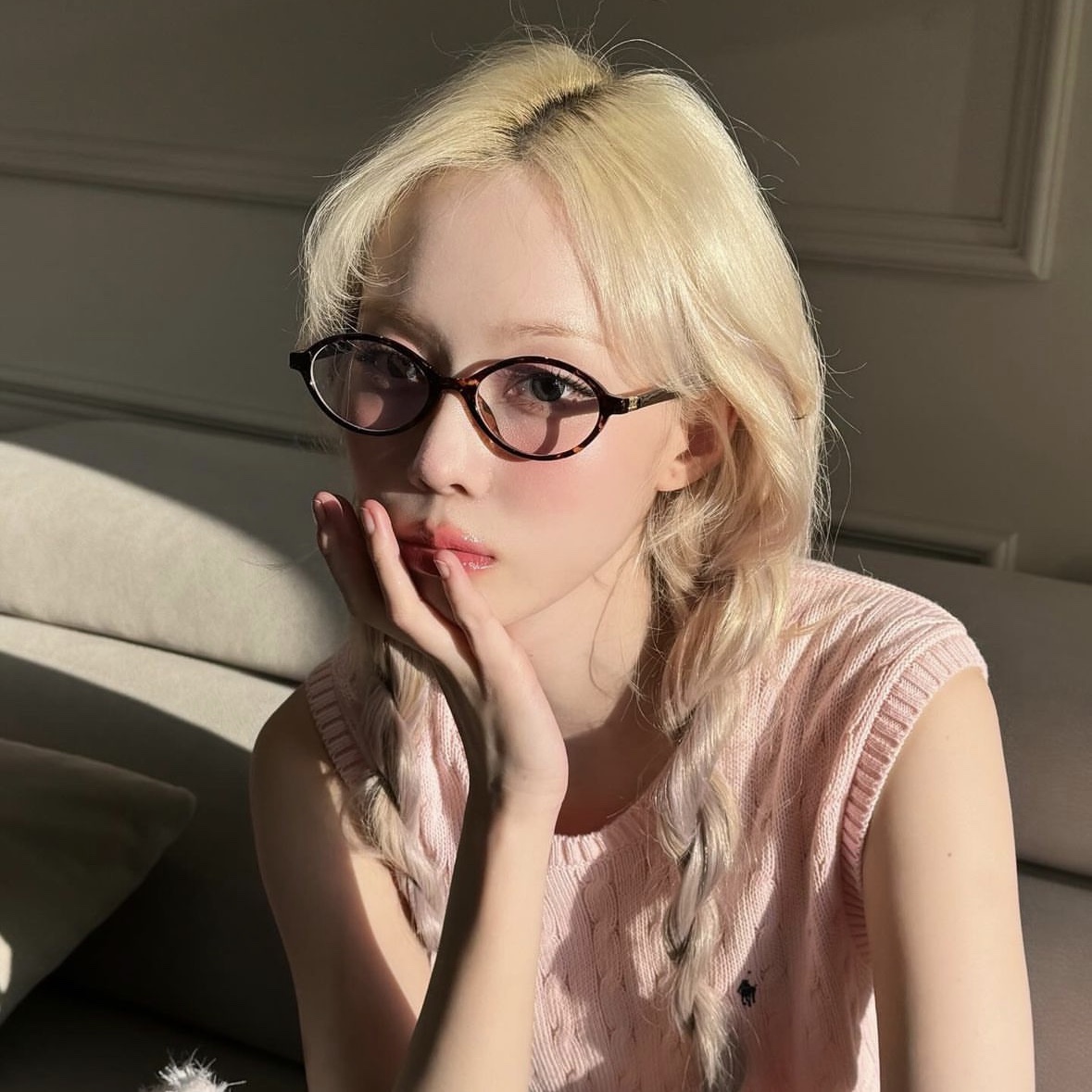 (W) Miu Miu Regard Sunglasses Blue Lenses Honey Tortoiseshell Acetate Standard fit 착용 스타일 - 2