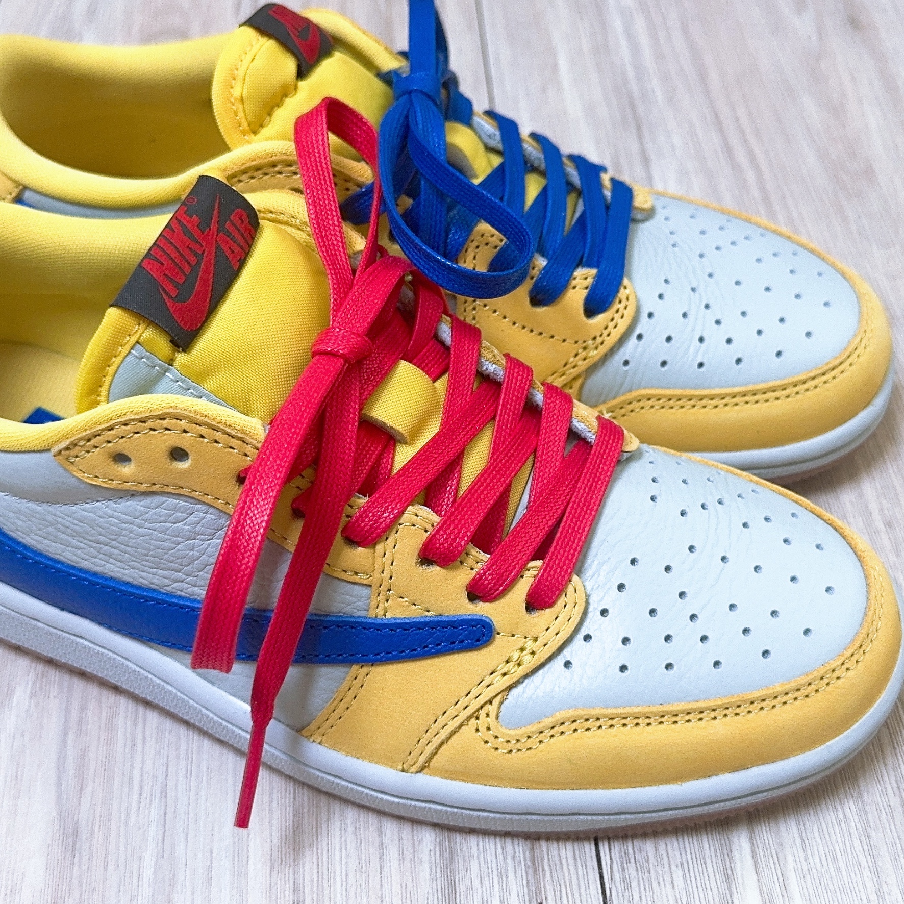 (W) Jordan 1 x Travis Scott Retro Low OG SP Canary 착용 스타일 - 3