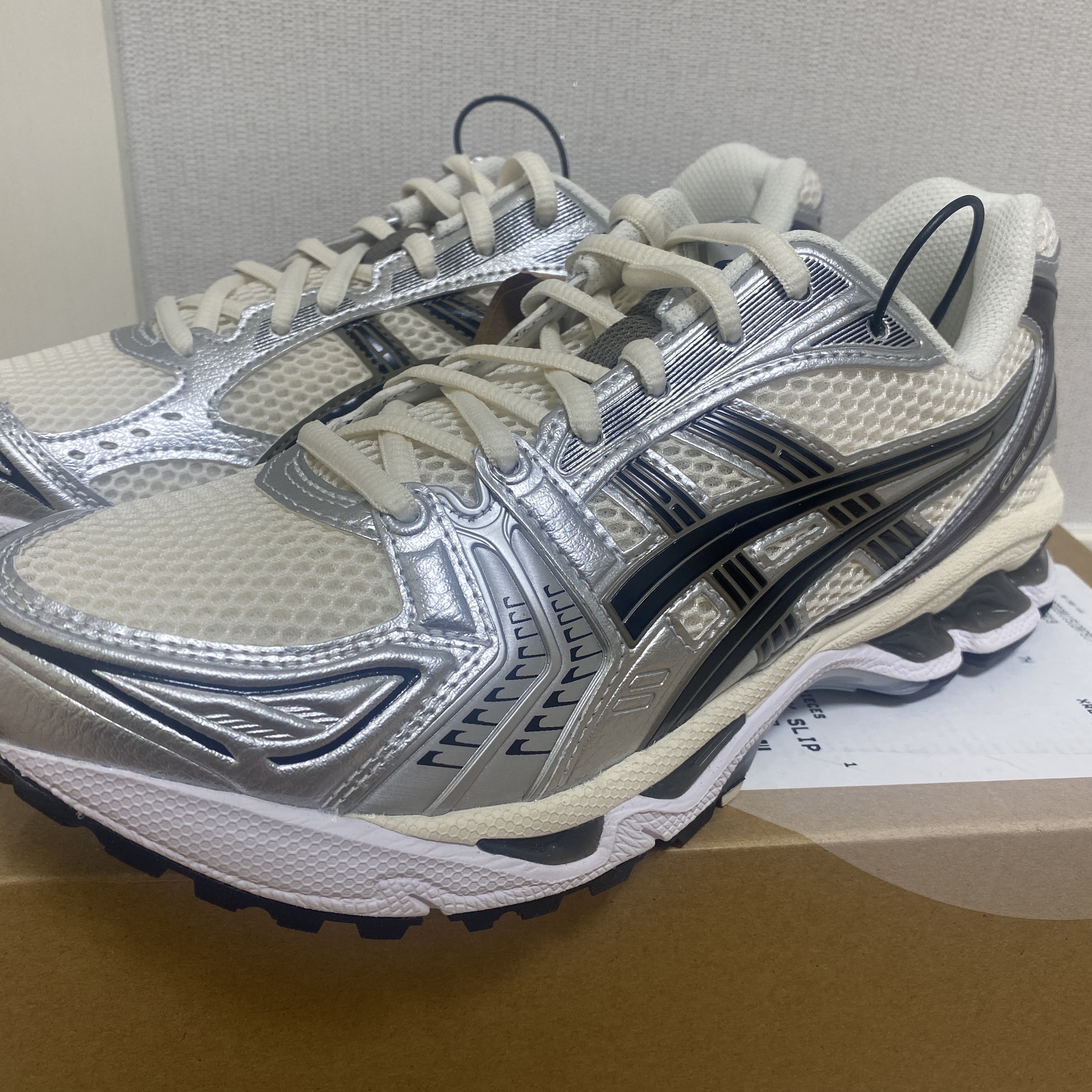 Asics Gel-Kayano 14 Cream Black 착용 스타일
