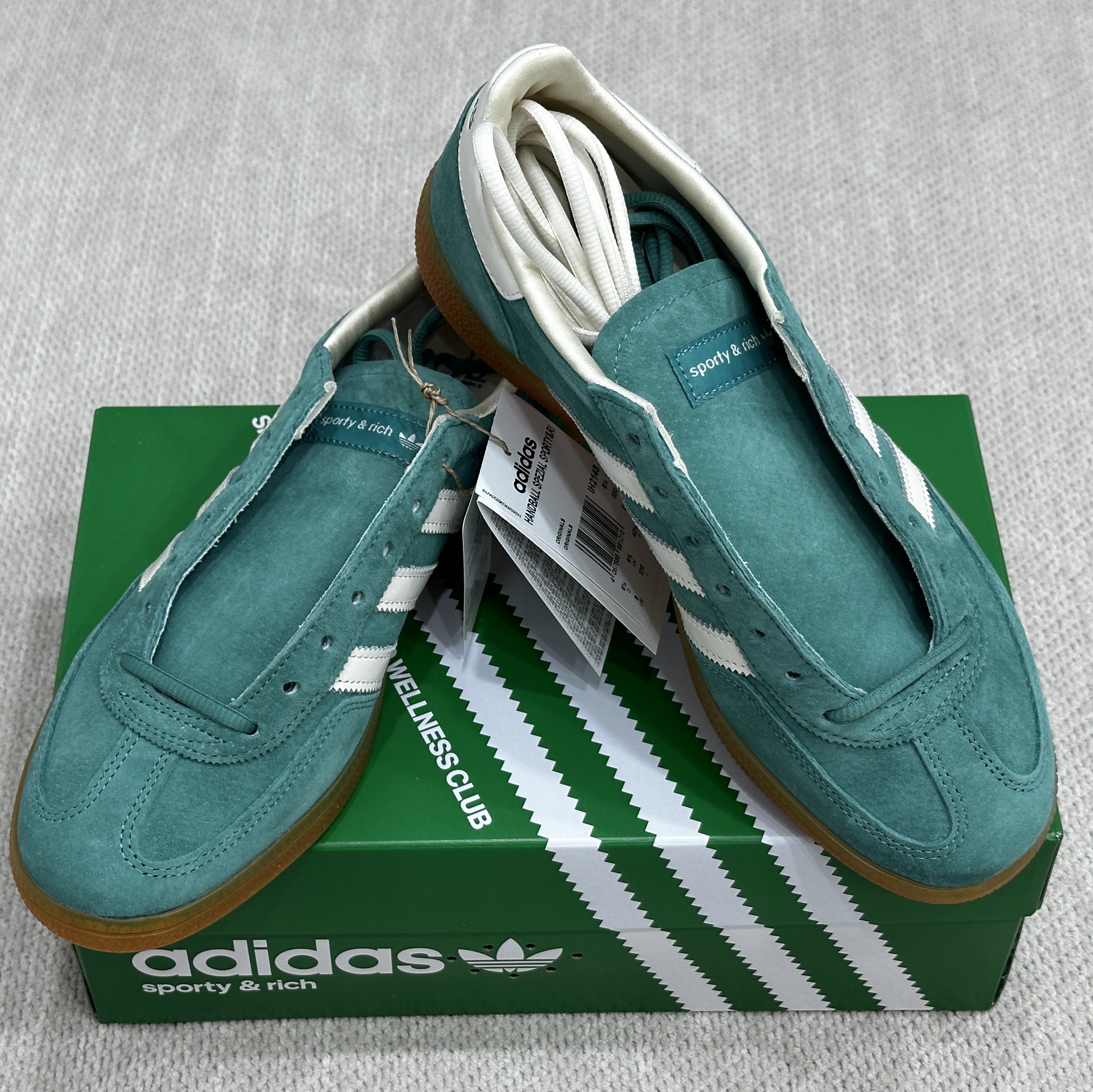 Adidas x Sporty & Rich Spezial Handball Pantone Core White 착용 스타일