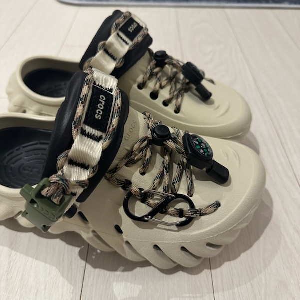 Crocs Echo Clog Bone Black 착용 스타일