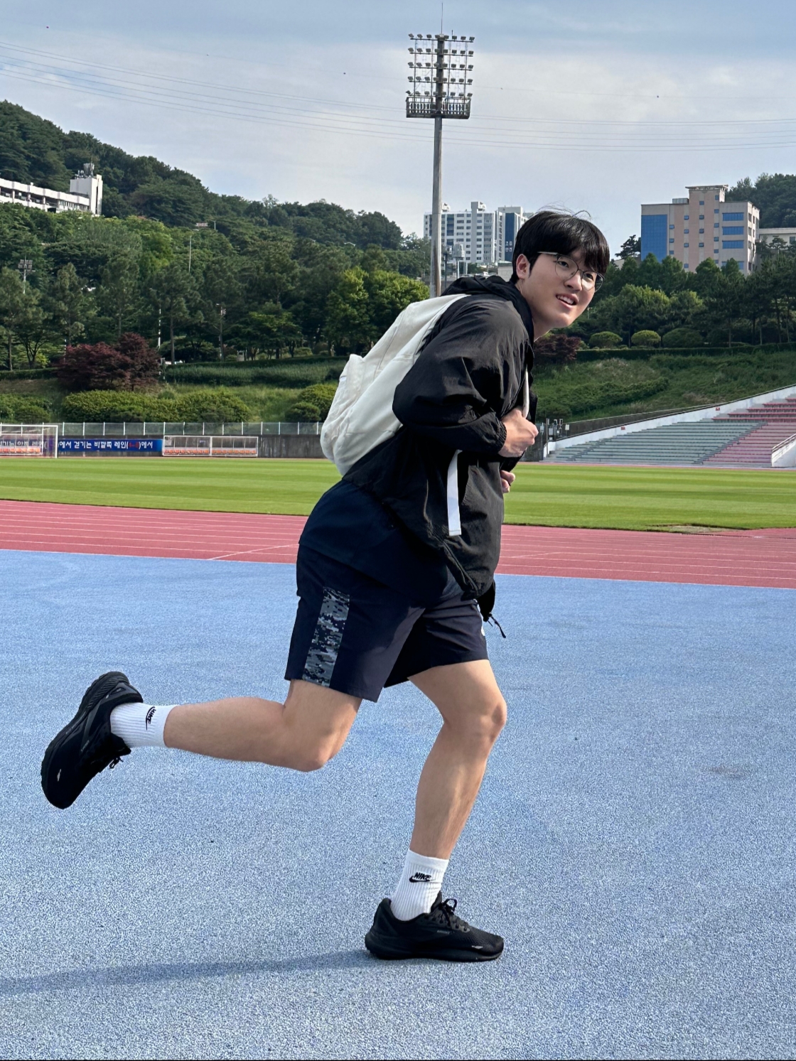 Brooks Running Adrenaline GTS 23 Black - 2E Wide 착용 스타일