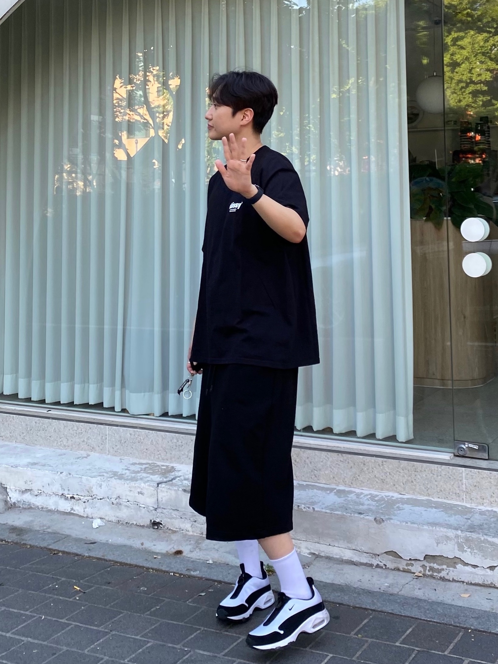 Stussy Gumball T-Shirt Black, Nike x Comme des Garcons Homme Plus Air Max Sunder SP White Black 착용 스타일 - 1