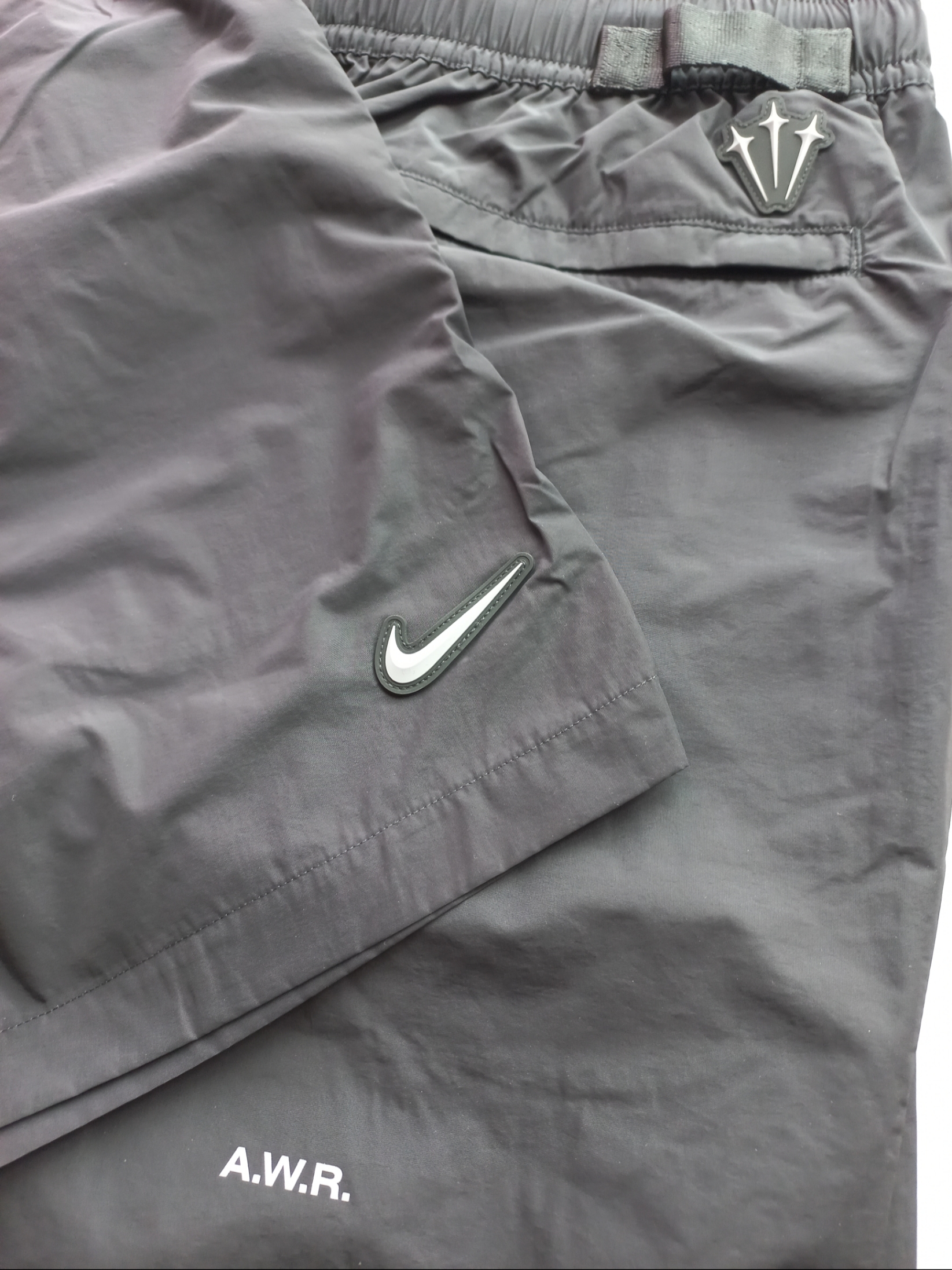 Nike x Drake Nocta Woven Shorts Anthracite (FN8194-060) 착용 스타일 - 2