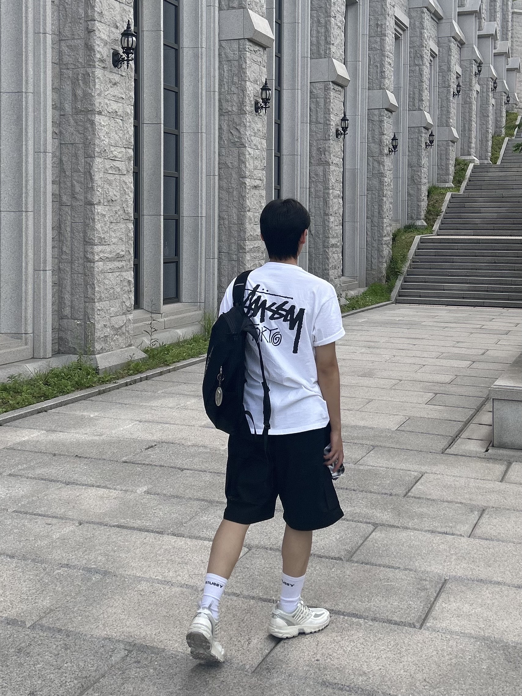 Stussy Stock Tokyo T-Shirt White, Nike x Stussy NRG Crew Socks White Black 착용 스타일 - 1