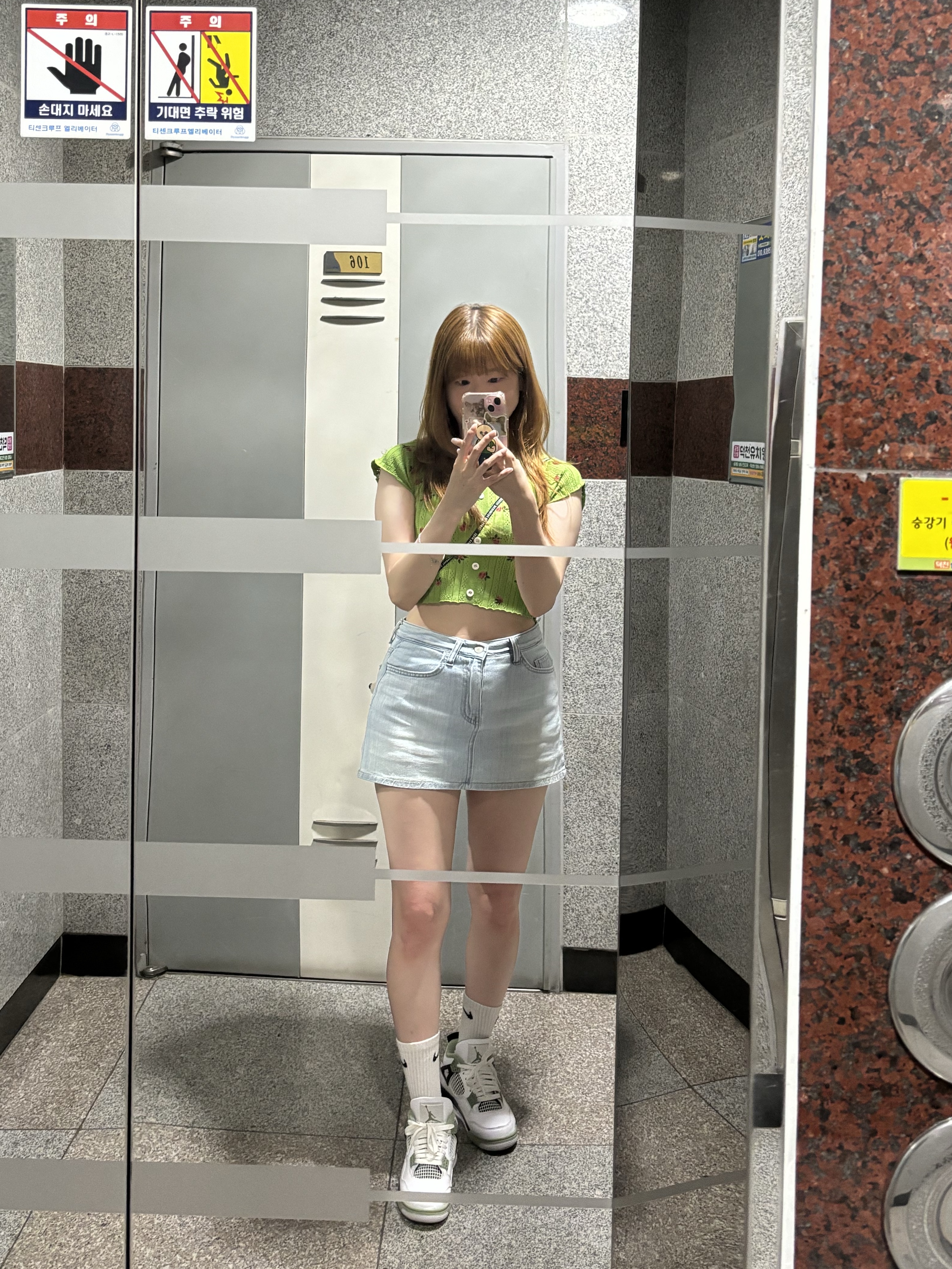 (W) Jordan 4 Retro Oil Green 착용 스타일 - 1