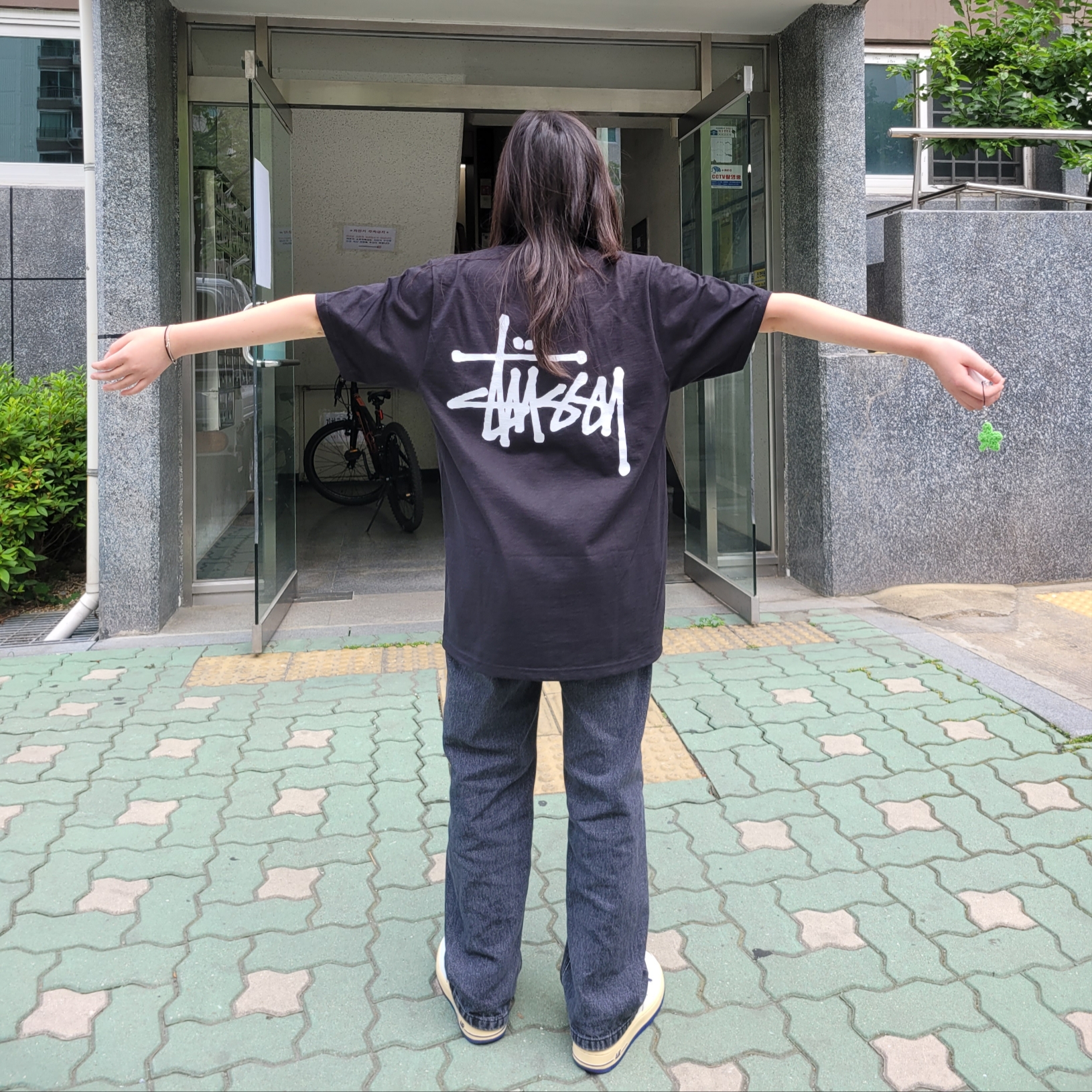 Stussy Basic Stussy T-Shirt Black 2024, 2025 착용 스타일