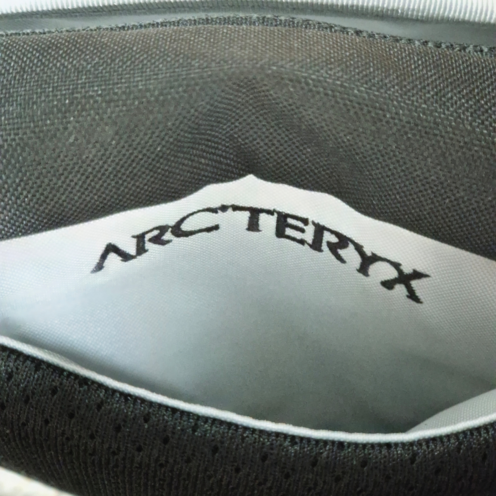 Arc'teryx Mantis 2 Waistpack Black II 착용 스타일 - 3