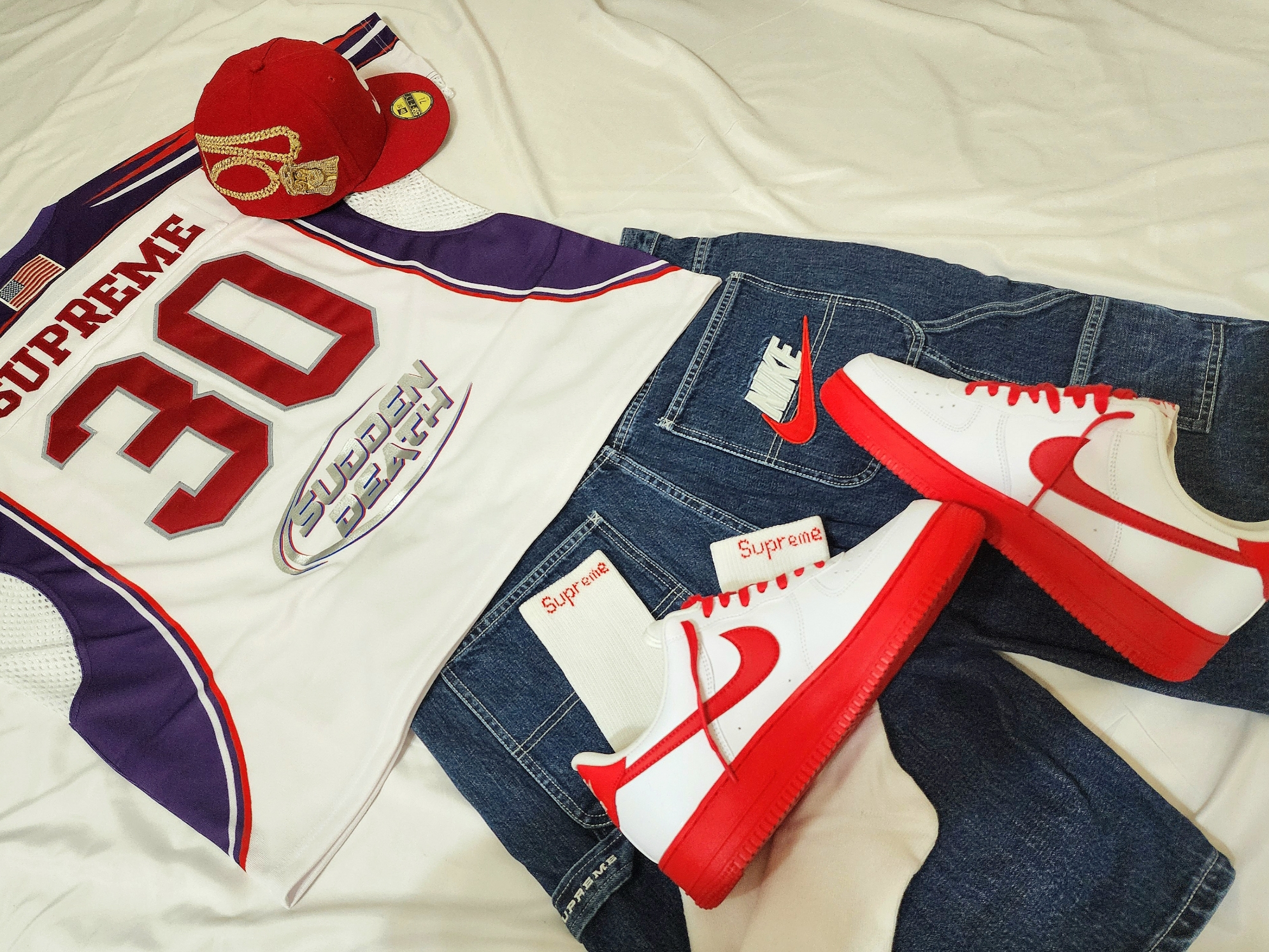 Supreme Jesus Piece S Logo New Era Red - 23FW, Supreme Sudden Death Football Jersey White - 24SS 착용 스타일 - 3