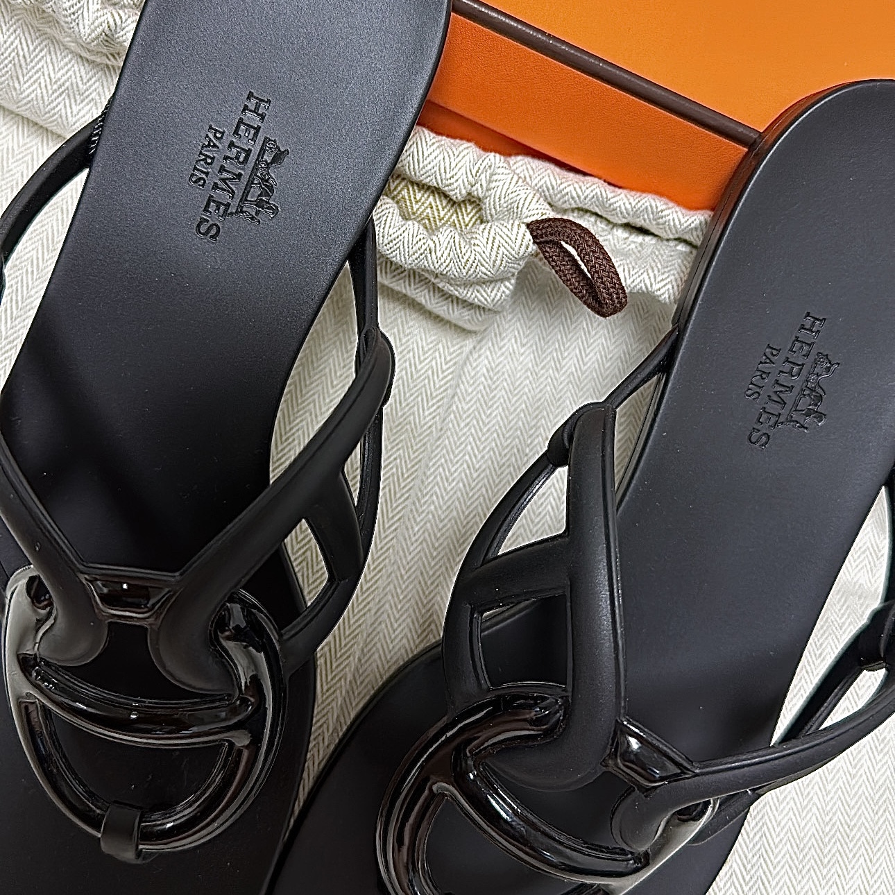(W) Hermes Egerie Sandal Noir 착용 스타일