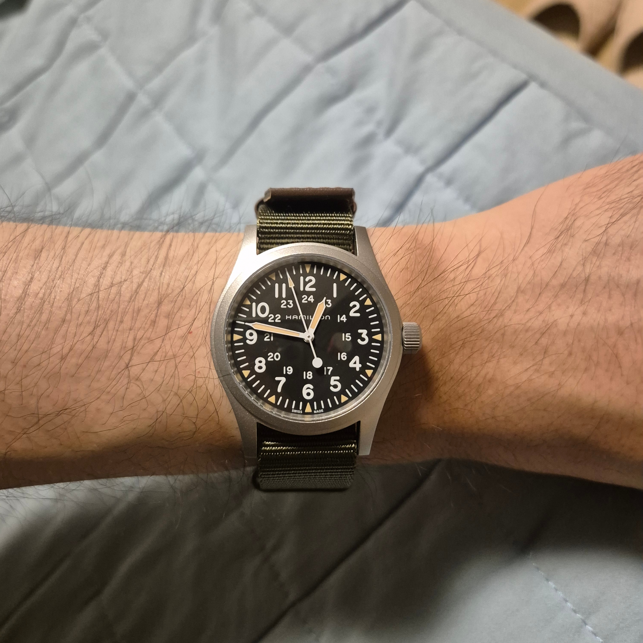Hamilton Khaki Field Mechanical 38mm Nato Strap Green Black 착용 스타일