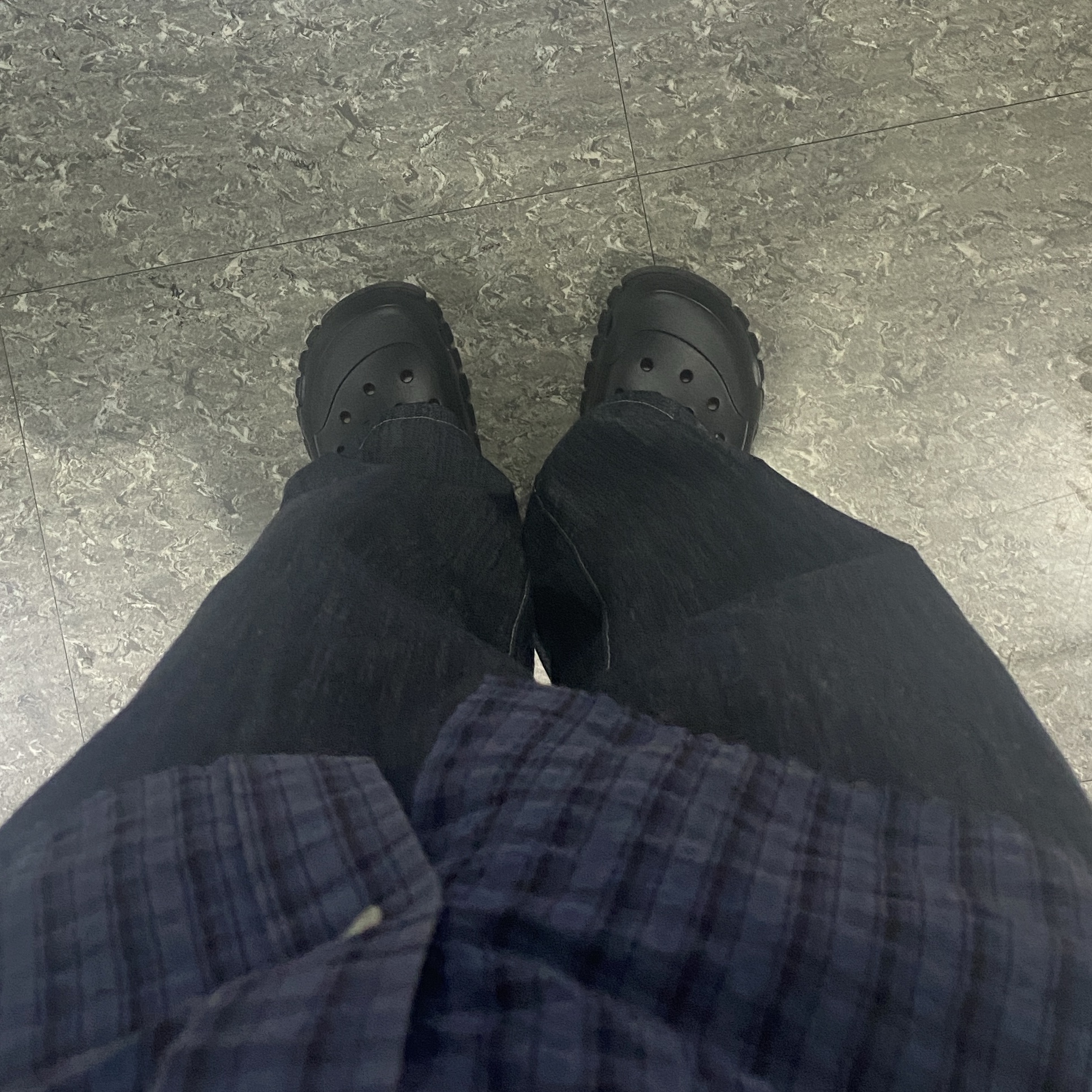 Crocs Offroad Sport Clog Black 착용 스타일