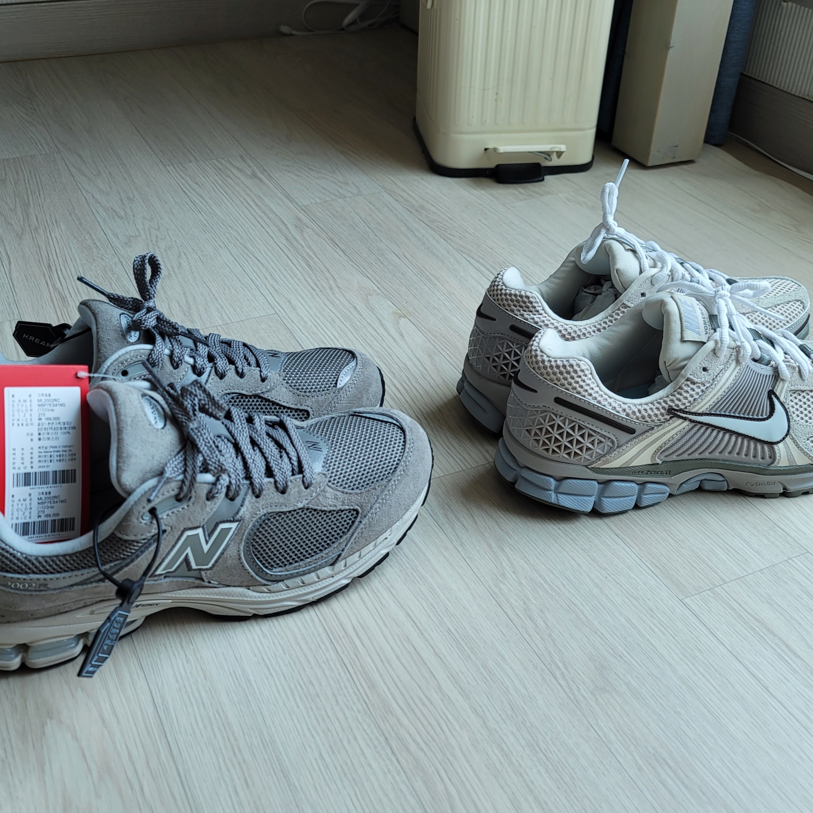 New Balance 2002R Grey 착용 스타일 - 1