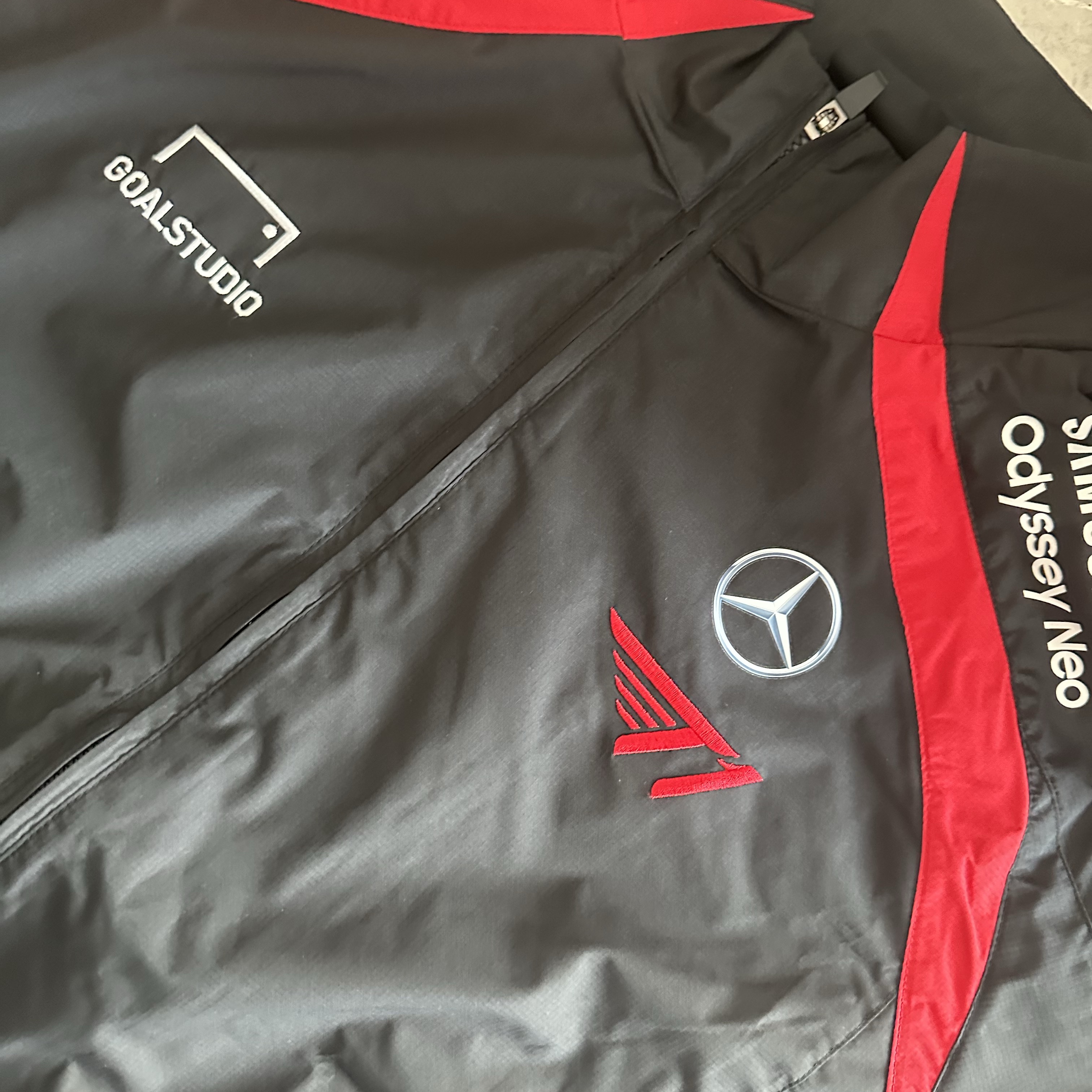 T1 2024 Spring LCK Uniform Jacket Black (Non Marking Ver.) 착용 스타일