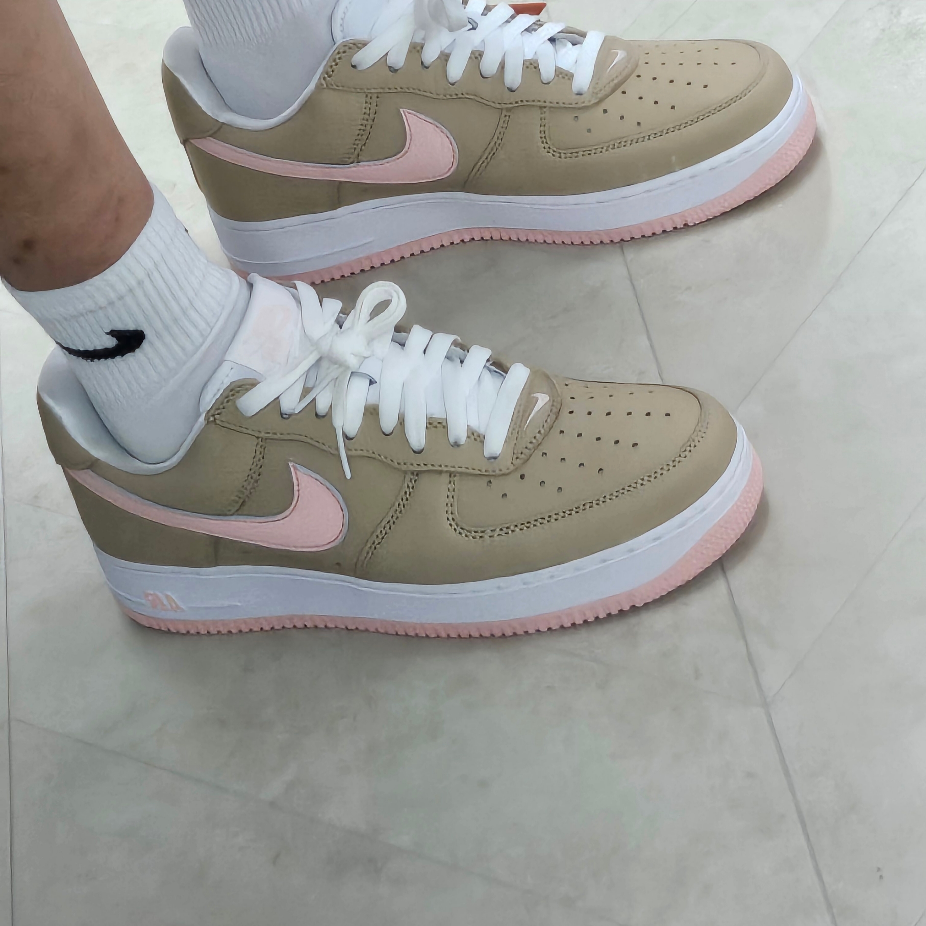 Nike Air Force 1 Low Linen 2024 착용 스타일 - 1