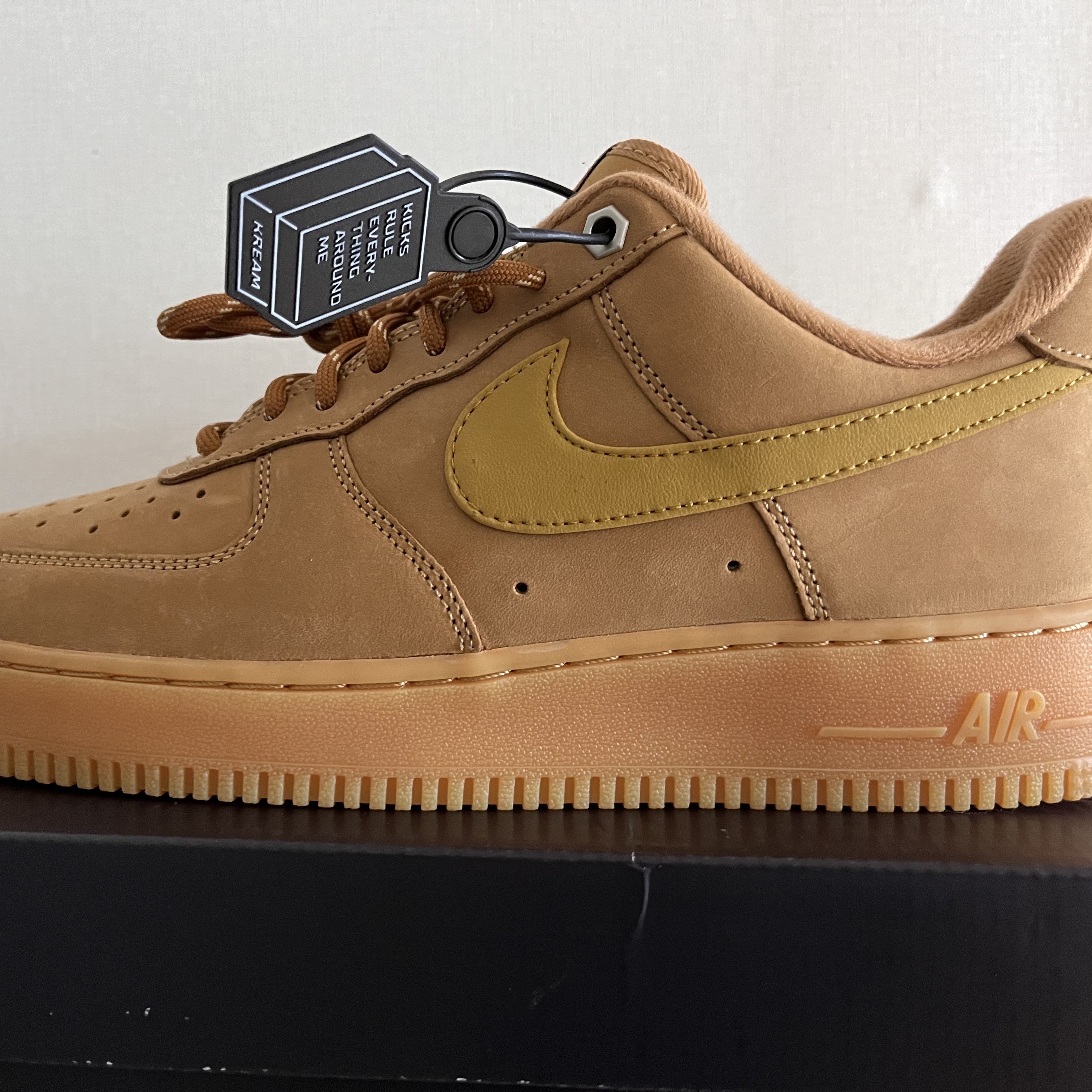 Nike Air Force 1 '07 WB Flax 착용 스타일