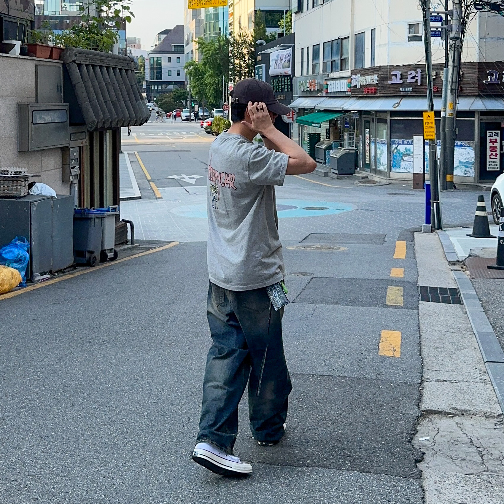 Undermycar Mu.26 Anti Fxxking Logo Play Brush Washed Wide Jeans Oil Blue 착용 스타일 - 4
