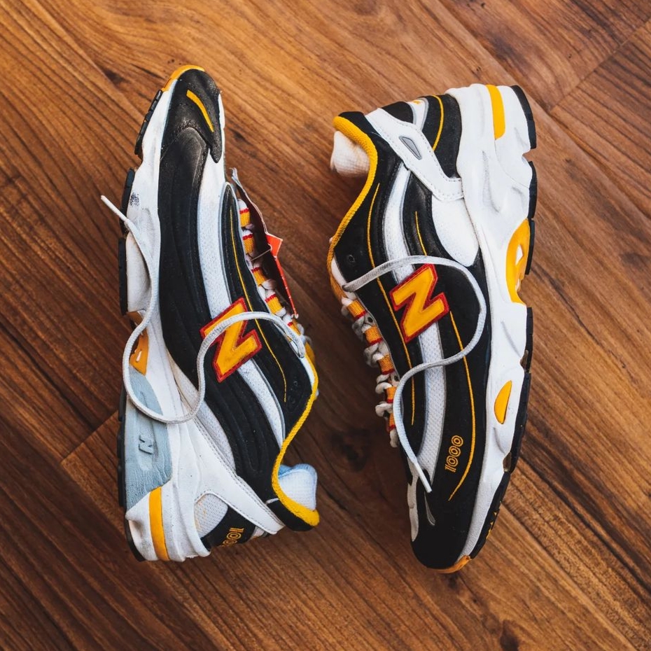 New Balance 1000 Silver Metallic Black 착용 스타일 - 10