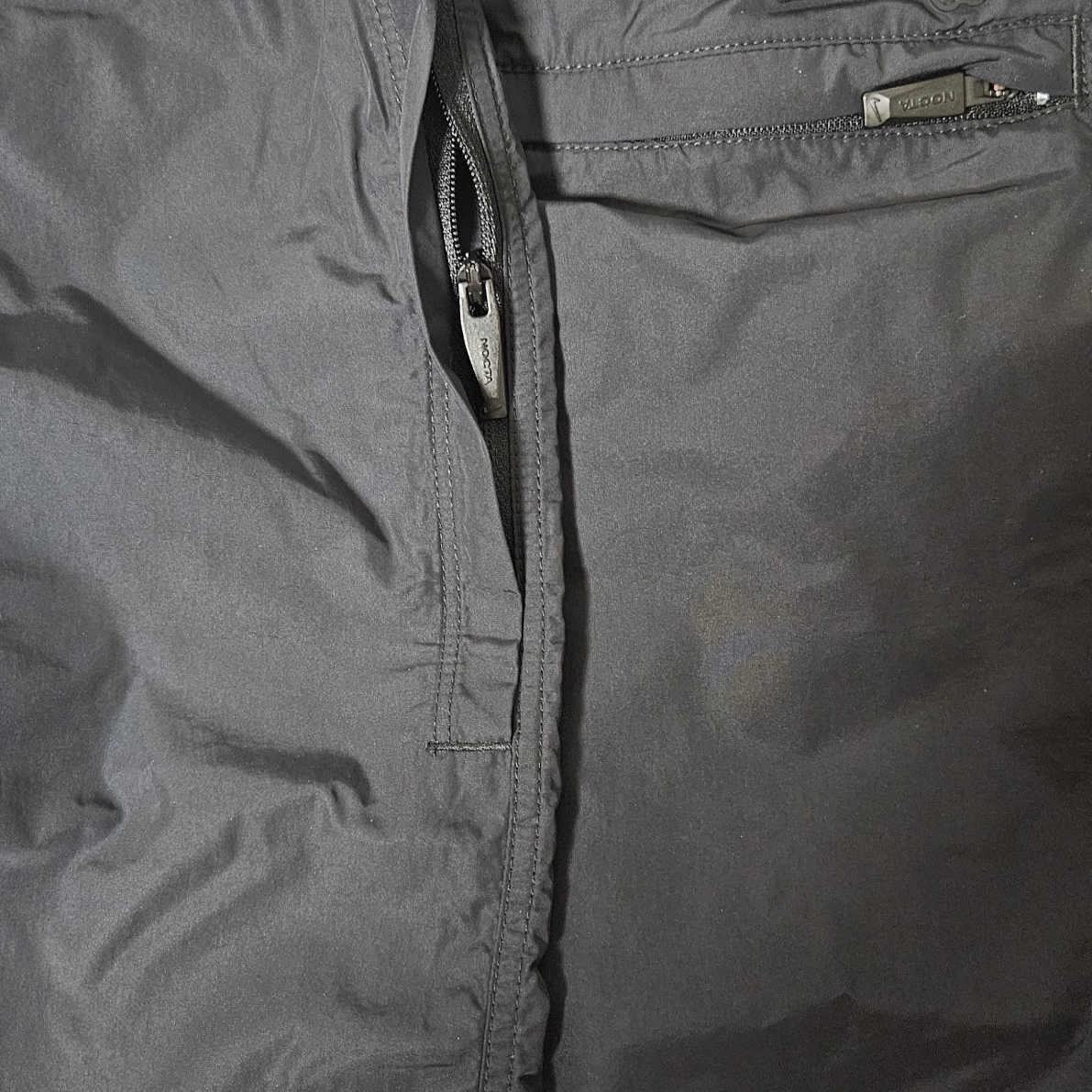 Nike x Drake Nocta Nylon Woven Shorts Black (FN8194-010) 착용 스타일 - 3