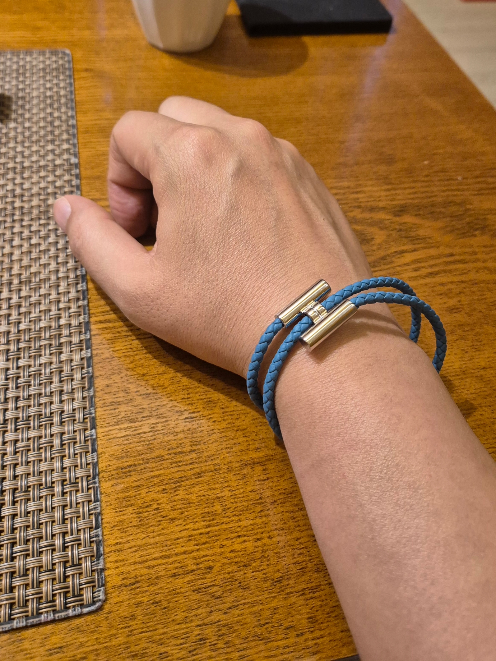 Hermes Tournis Tresse Bracelet Swift Calfskin Palladium & Bleu Lin 착용 스타일 - 3