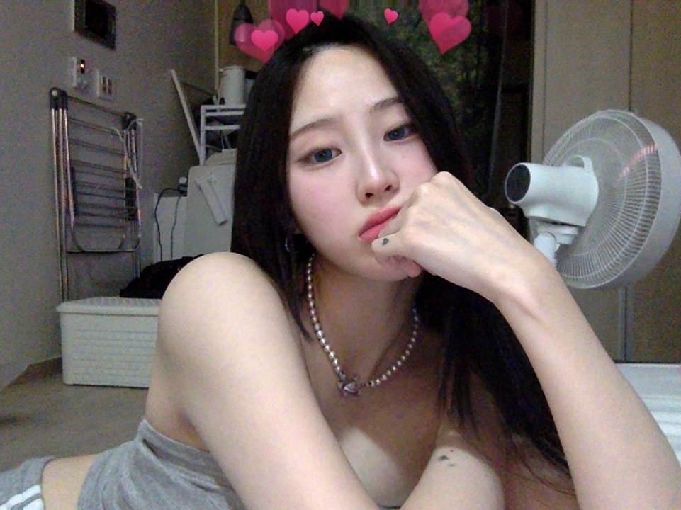 Vivienne Westwood Mini Bas Relief Choker Silver 착용 스타일