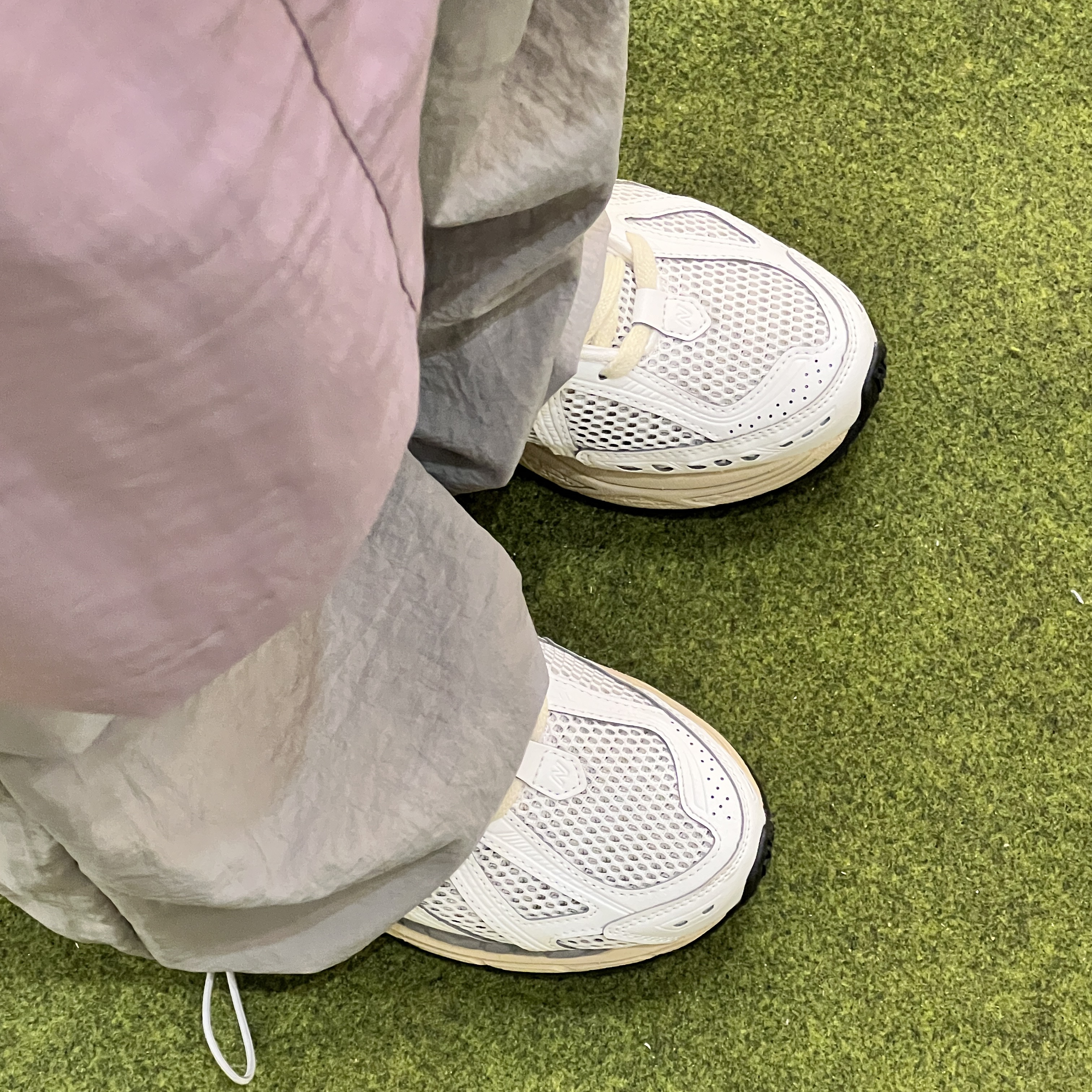 New Balance 1906R White Gray 착용 스타일